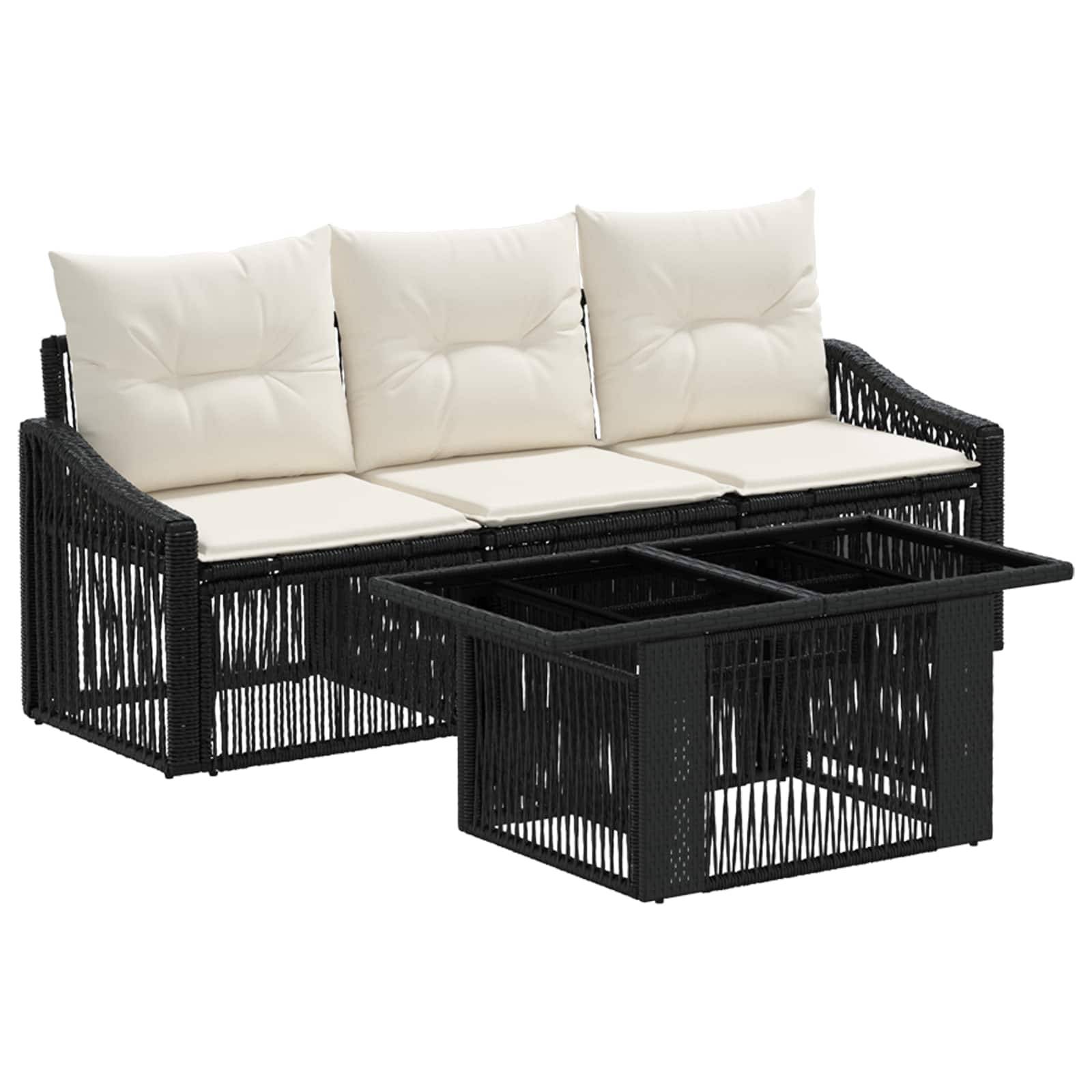 Schwarzes Korbgeflecht-Außensofa mit cremefarbenen Kissen und passendem Glastisch-Couchtisch auf weißem Hintergrund.