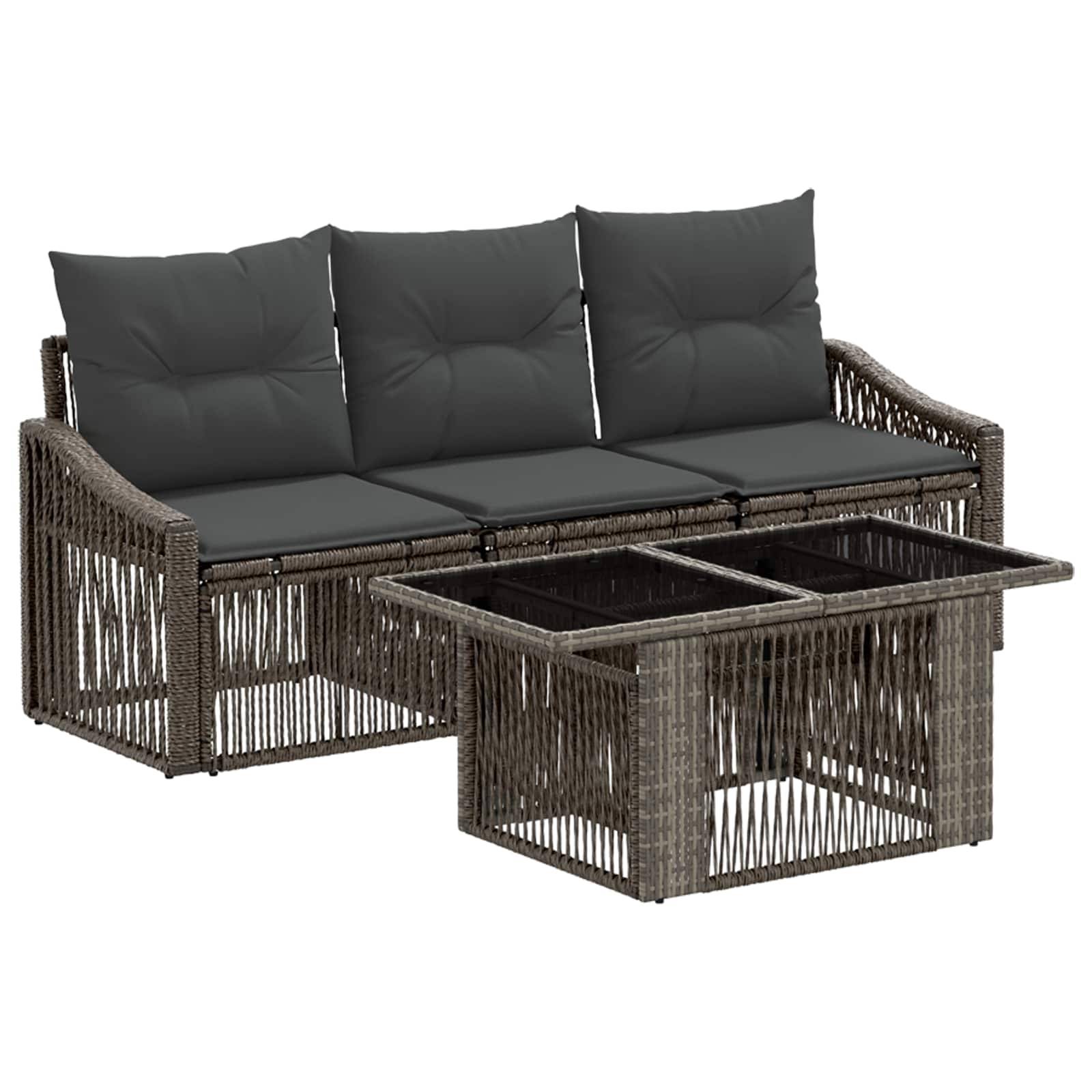Outdoor-Rattansofa mit drei dunklen Kissen und passendem rechteckigem Couchtisch auf weißem Hintergrund
