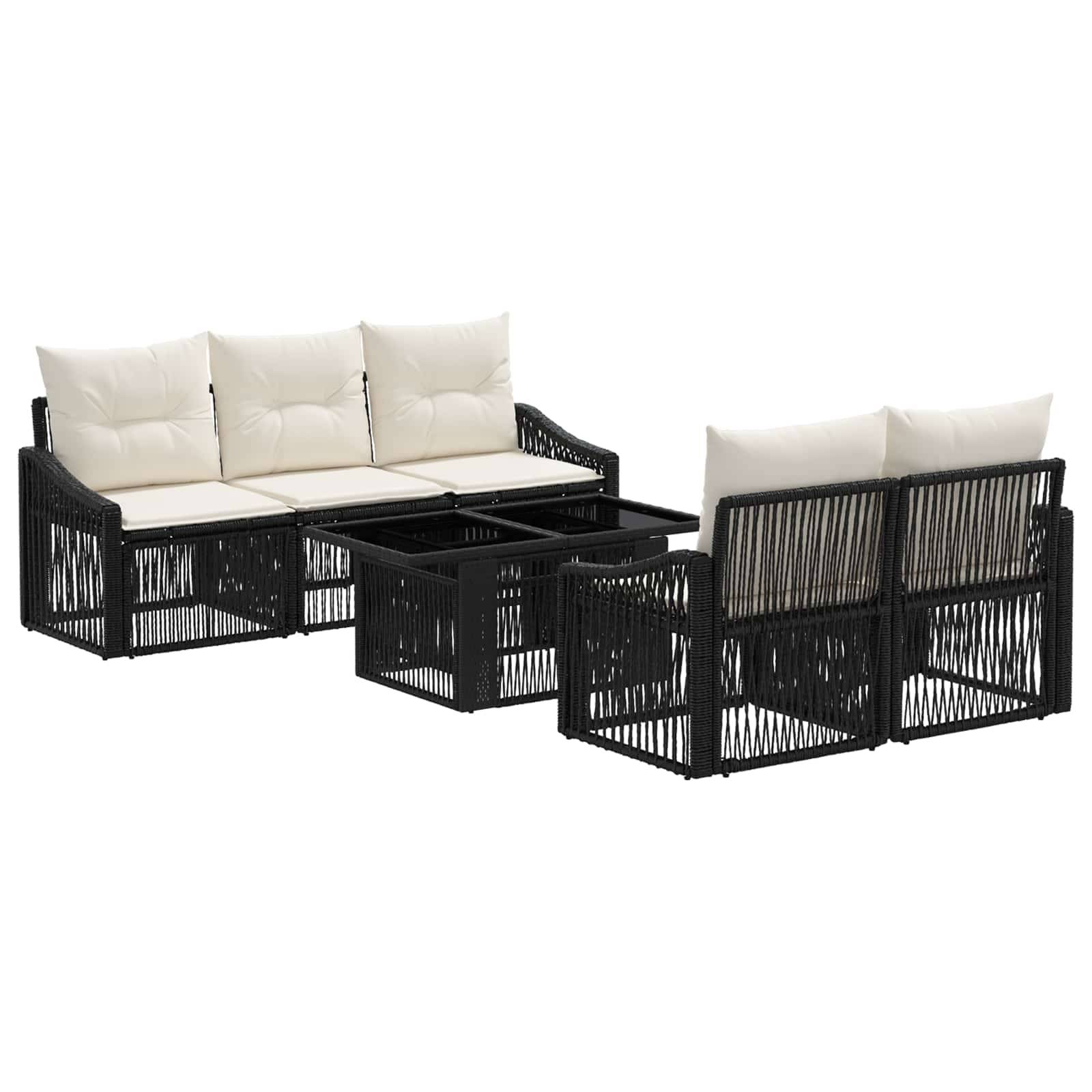 Schwarzes Rattan-Gartensessel-Set mit cremefarbenen Kissen, passendem Sessel und Glastisch auf weißem Hintergrund.