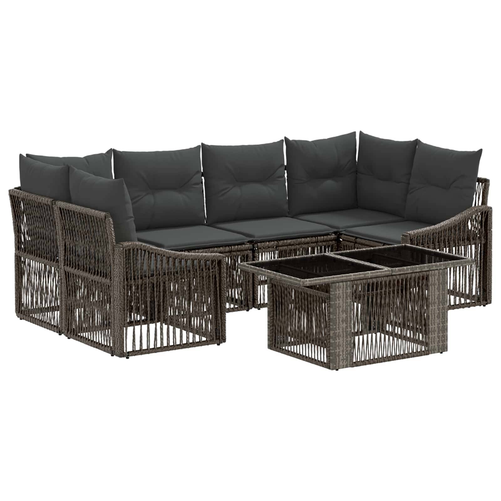 Outdoor-Rattan-Ecksofa-Set mit dunklen Kissen und zwei passenden Couchtischen auf weißem Hintergrund.
