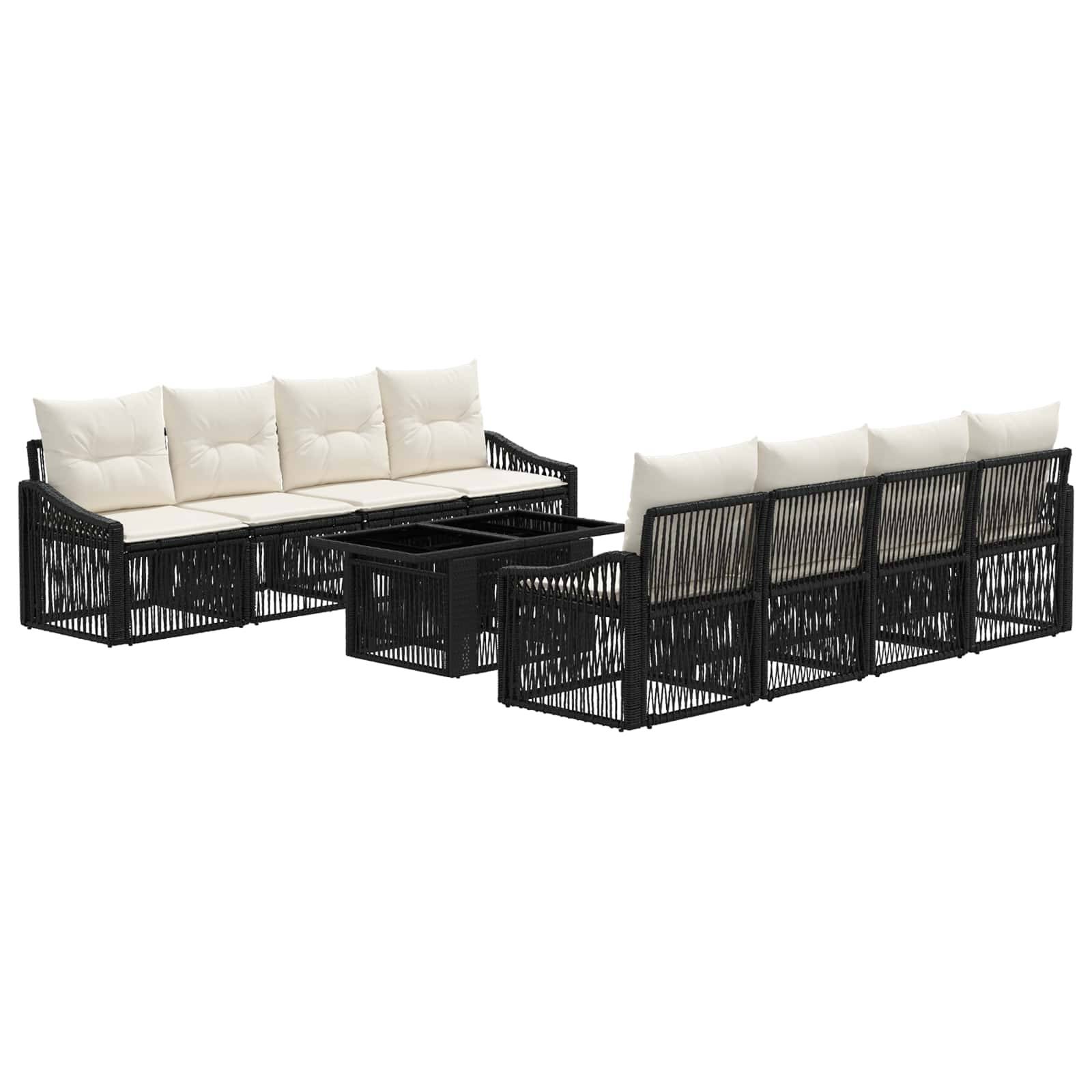 Schwarzes Polyrattan-Außenlounge-Sofa mit beigen Kissen und passenden Couchtischen auf weißem Hintergrund.