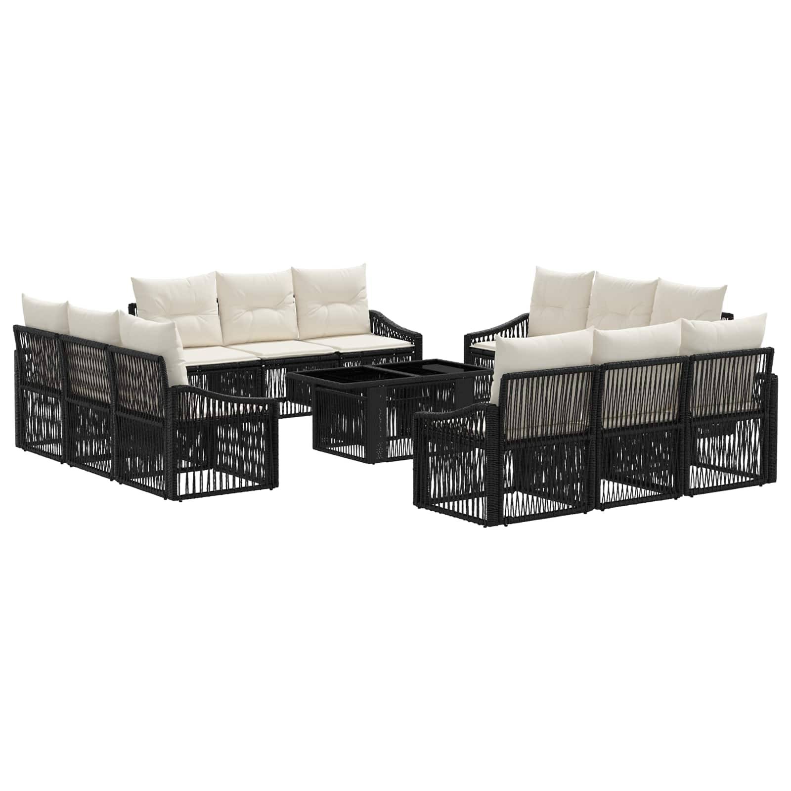 Schwarzes Flechtwerk-Außenbereichs-Sitzmöbel-Set mit cremefarbenen Kissen und passendem Couchtisch auf weißem Hintergrund.