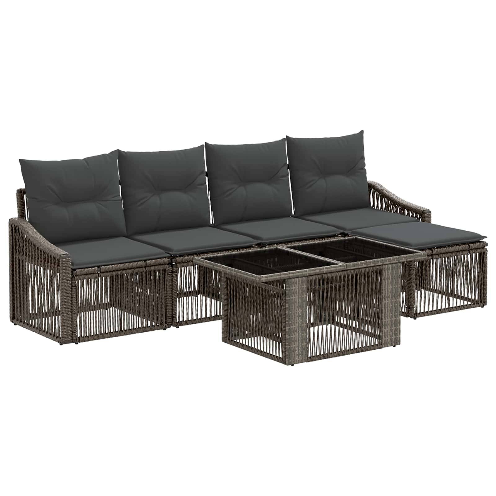 Braunes Flechtwerk-Außensofa mit dunklen Kissen und passendem Glastisch mit Glasplatte, dargestellt auf weißem Hintergrund.