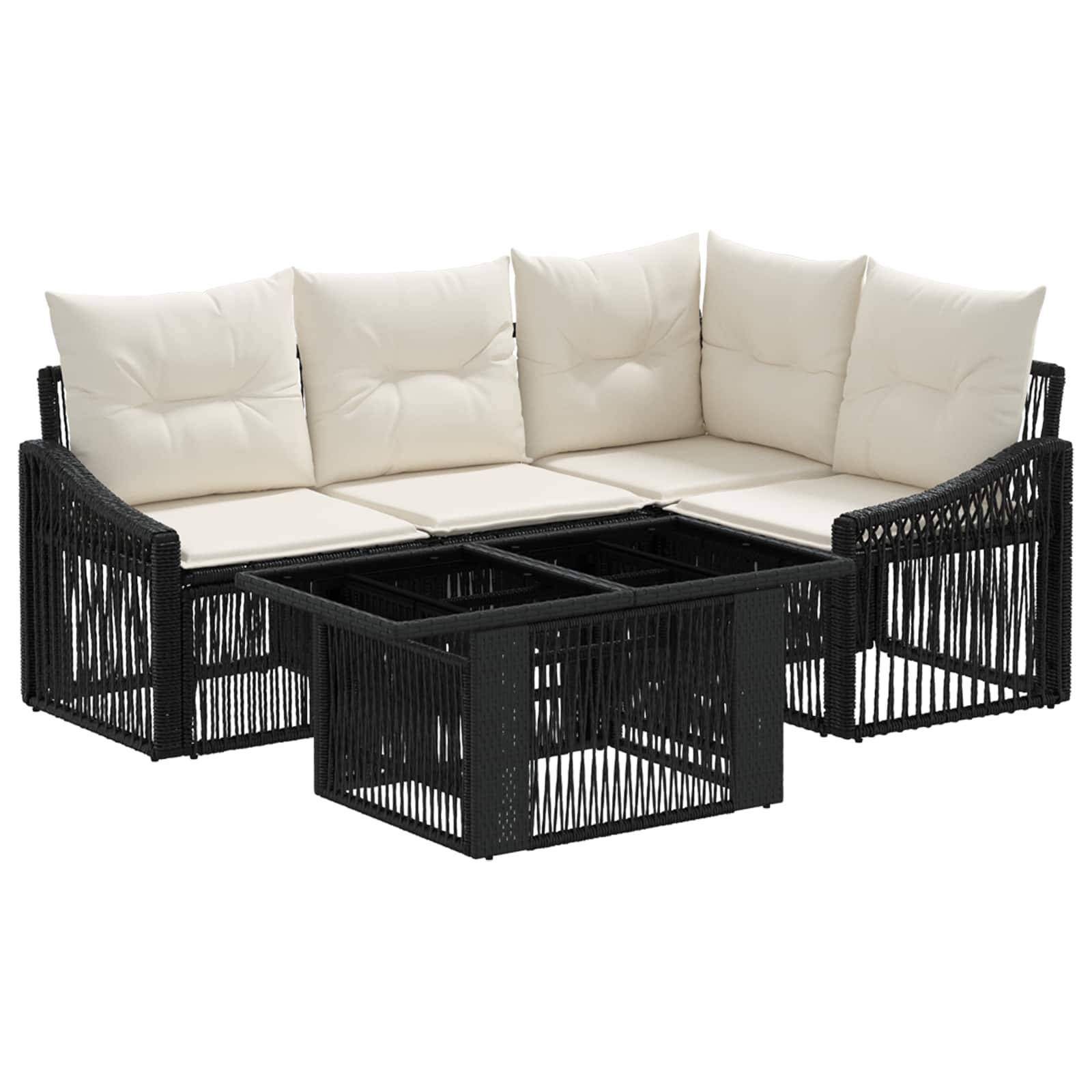 Schwarze Rattangarnitur für die Terrasse mit cremefarbenen Kissen und passendem quadratischen Couchtisch, dargestellt auf weißem Hintergrund.