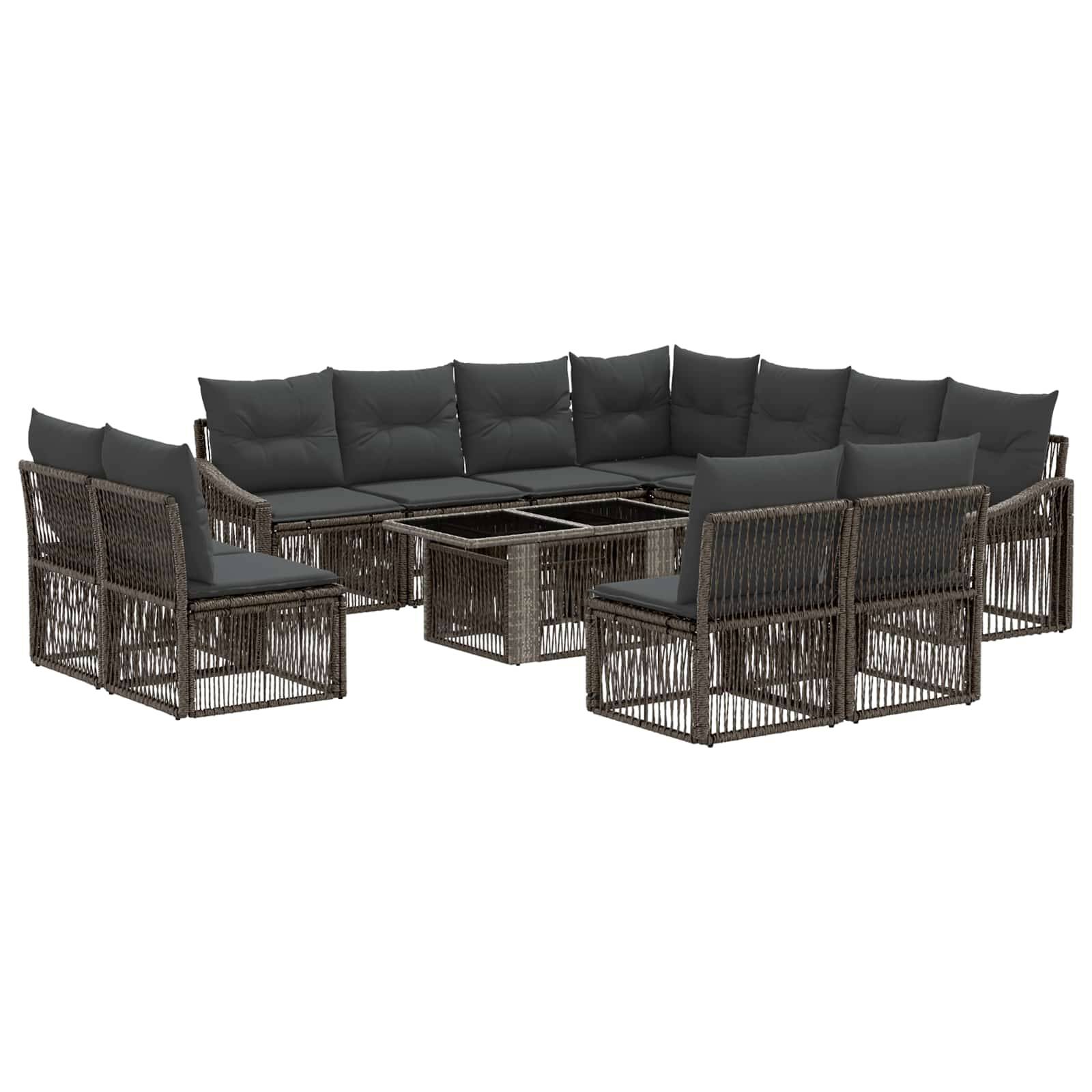 Modulares Outdoor-Sektionalsofaset mit dunklen geflochtenen Rahmen, gepolsterten Sitzen und zentralen Couchtischen.