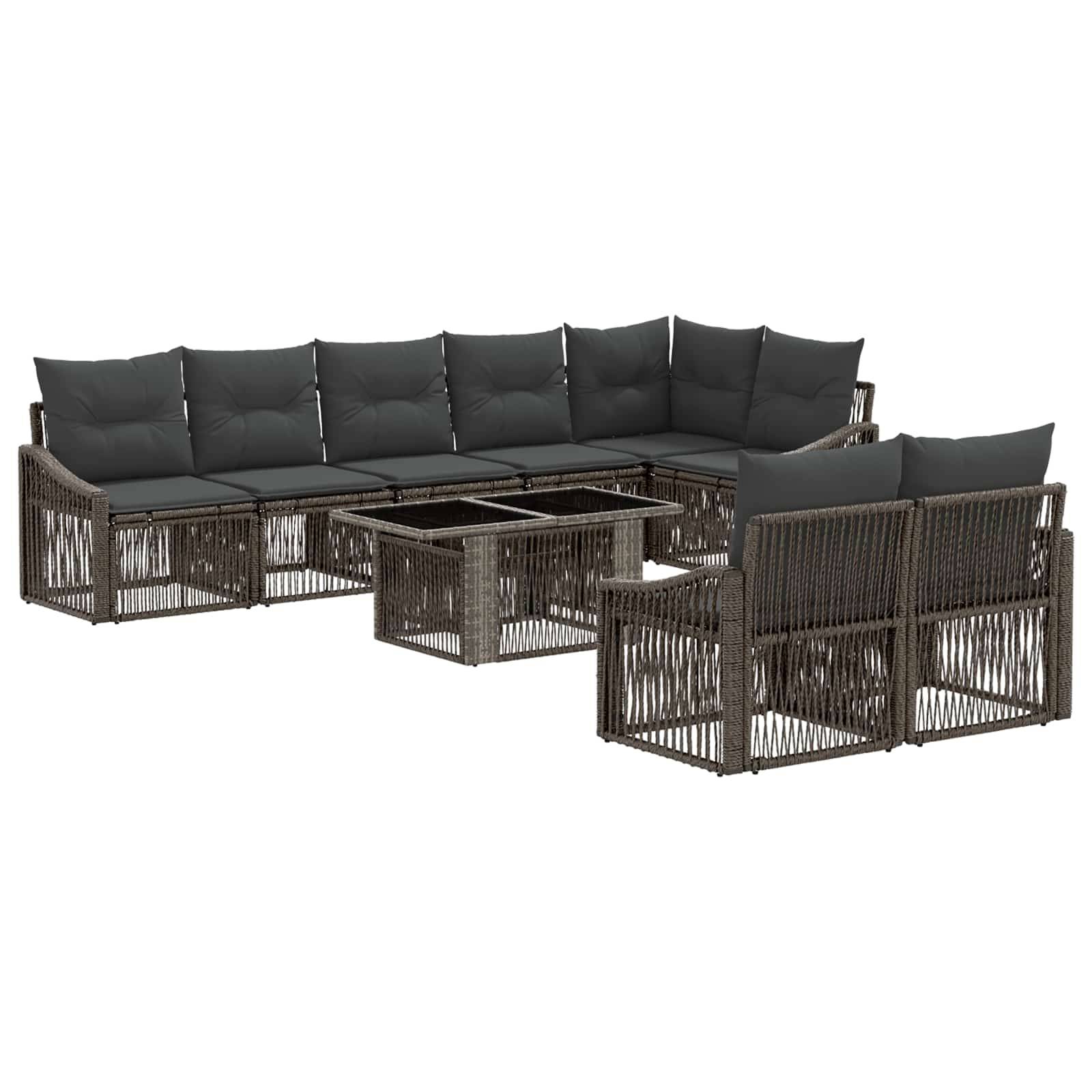 Braunes Rattan-Außenecksofa-Set mit grauen Kissen und zwei passenden Couchtischen auf weißem Hintergrund.