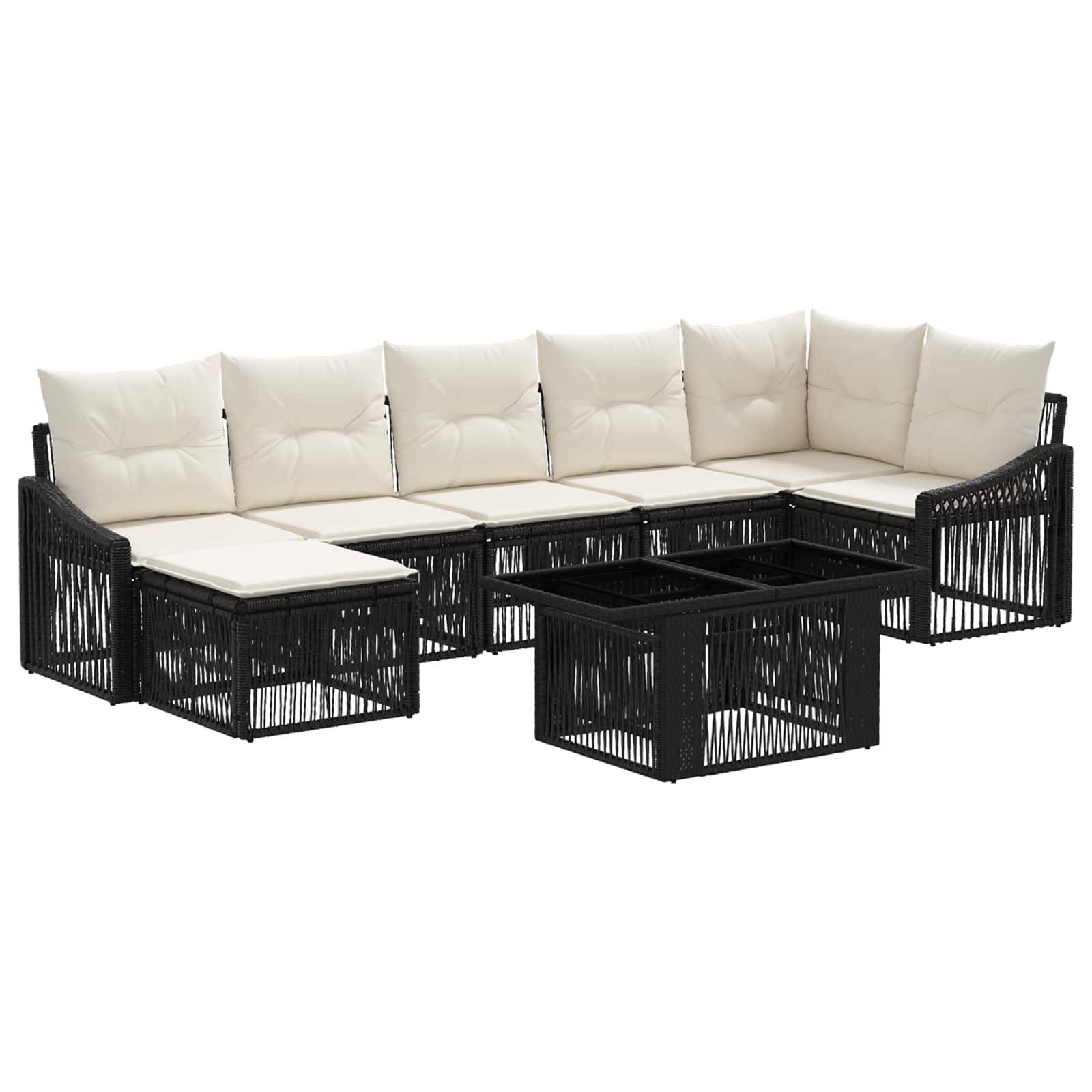 Schwarzes Rattan-Außenecksofa mit cremefarbenen Kissen und passendem rechteckigem Couchtisch, vor weißem Hintergrund dargestellt.