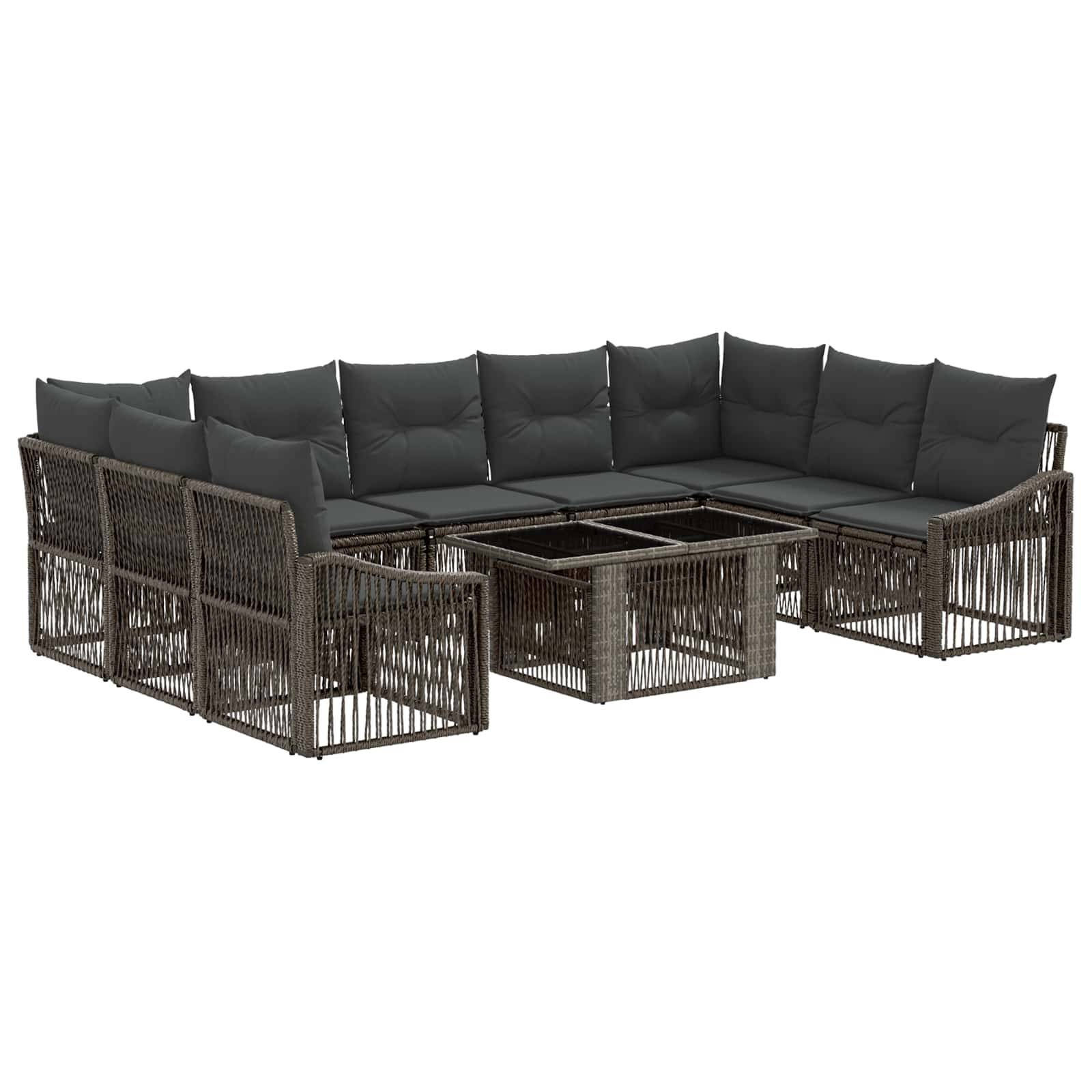 Braunes Rattanmöbel in L-Form für den Außenbereich mit dunkelgrauen Kissen und passendem Couchtisch mit Glastischplatte vor weißem Hintergrund