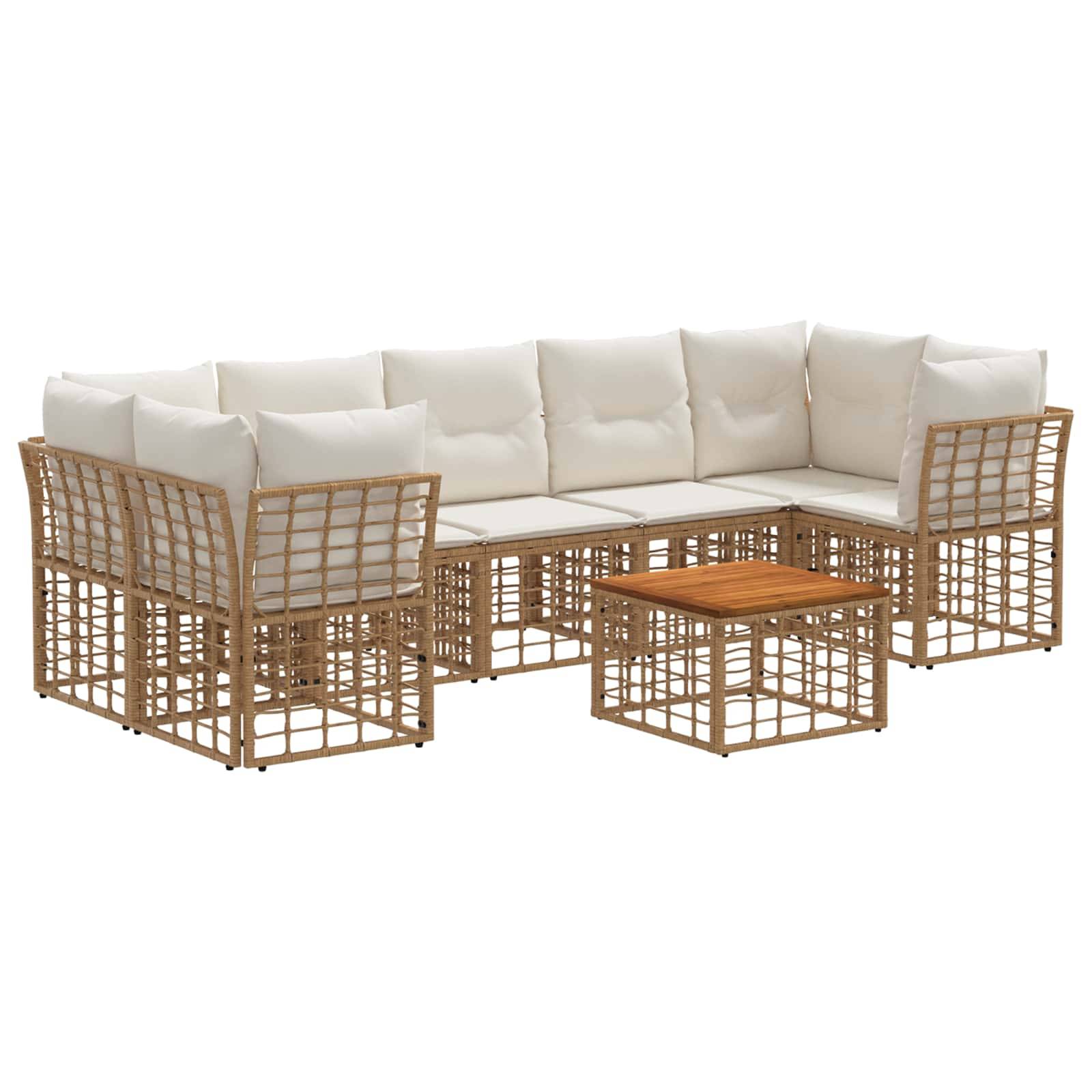 Outdoor-Sektional-Sofagarnitur aus Rattan mit weißen Kissen und kleinem passendem Couchtisch auf weißem Hintergrund.