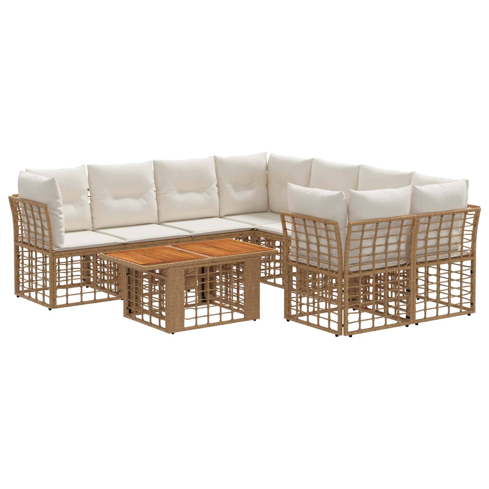 Gartensofa-Set im Freien mit beige geflochtenen Rahmen, cremefarbenen Kissen und einem passenden Couchtisch mit Holzplatte auf weißem Hintergrund
