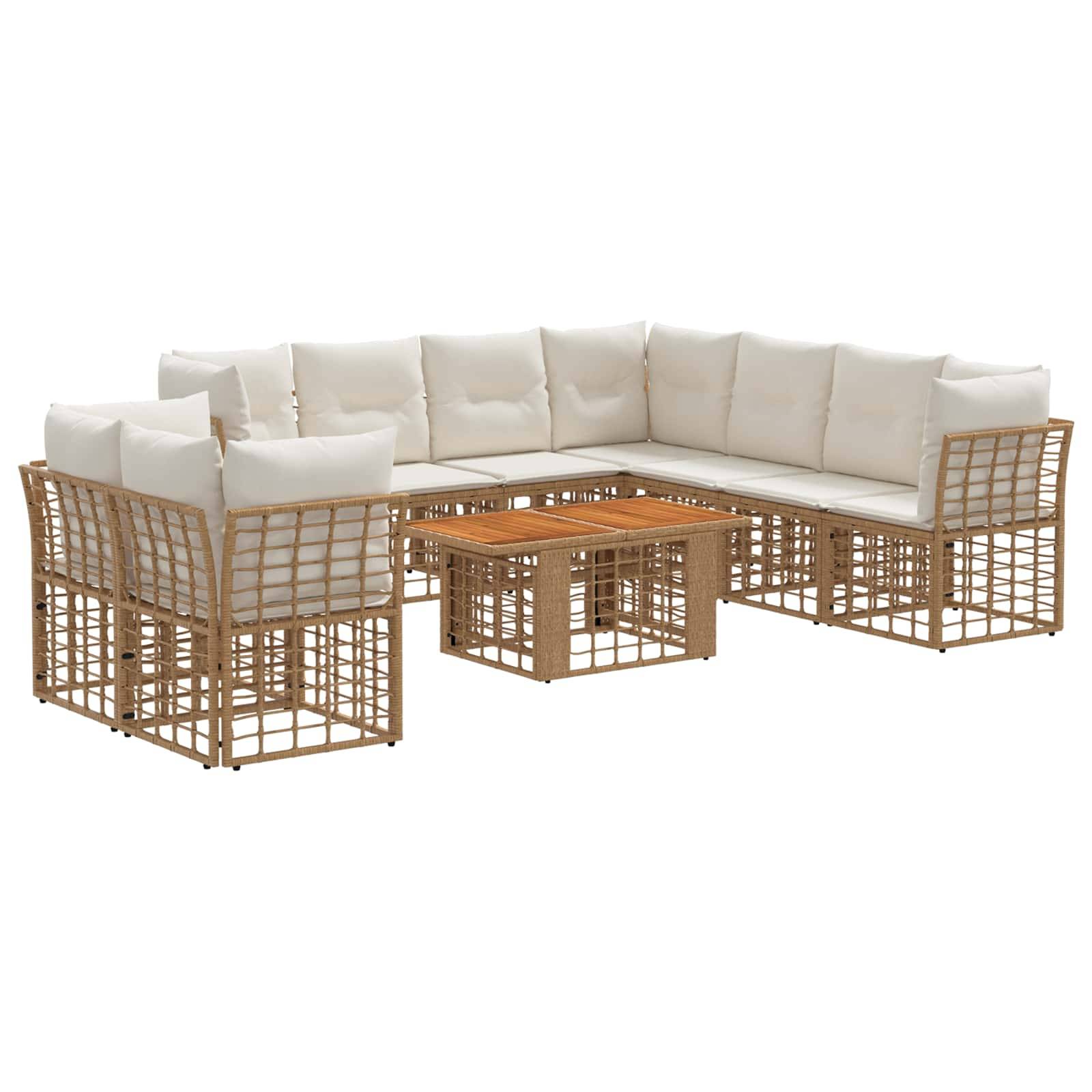Weiß gepolstertes Outdoor-Ecksofa-Set mit geflochtenem beige Rahmen und passendem Couchtisch auf weißem Hintergrund.