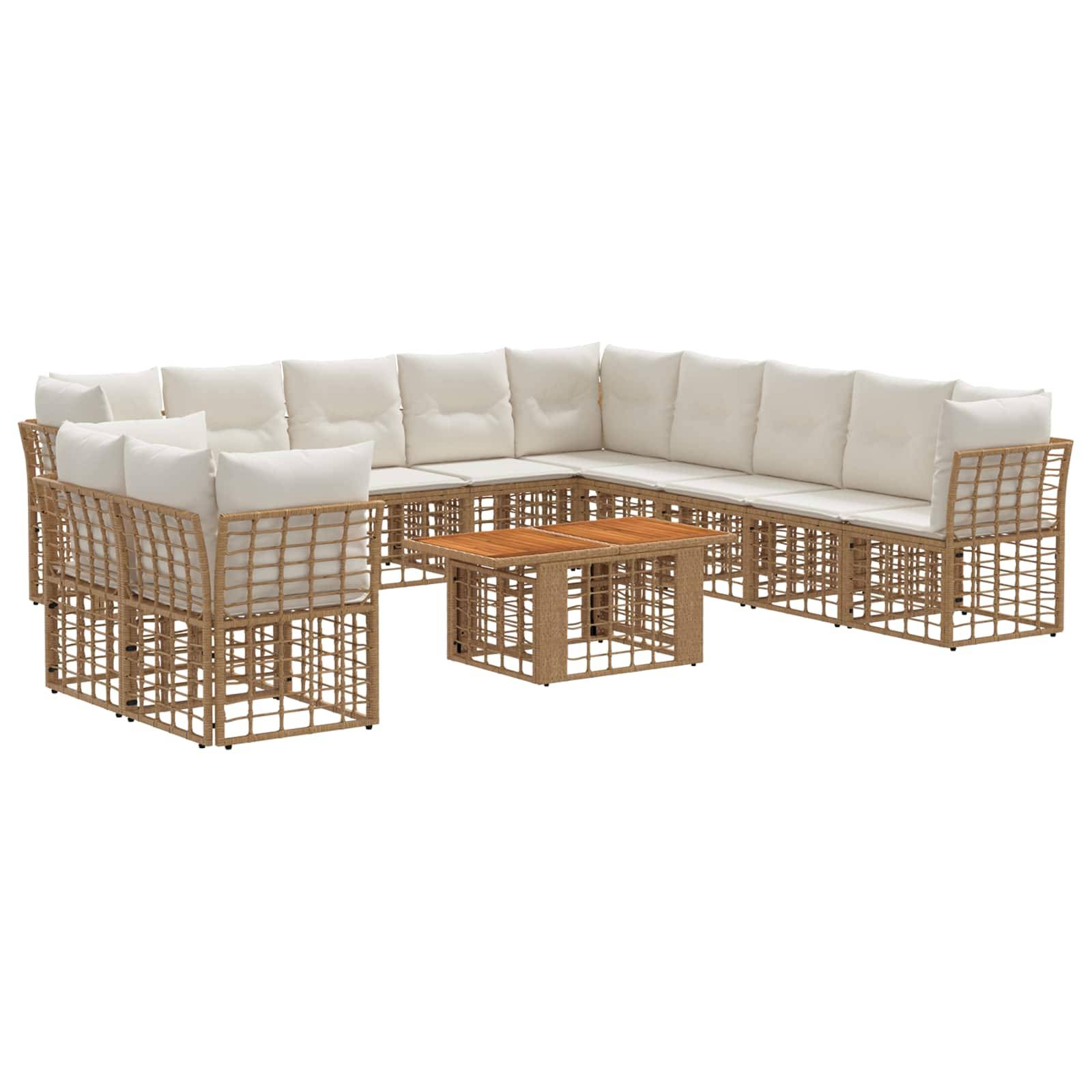 L-förmiges Outdoor-Ecksofa mit beigen Kissen und geflochtenem Rattanrahmen sowie passendem quadratischem Couchtisch auf weißem Hintergrund.