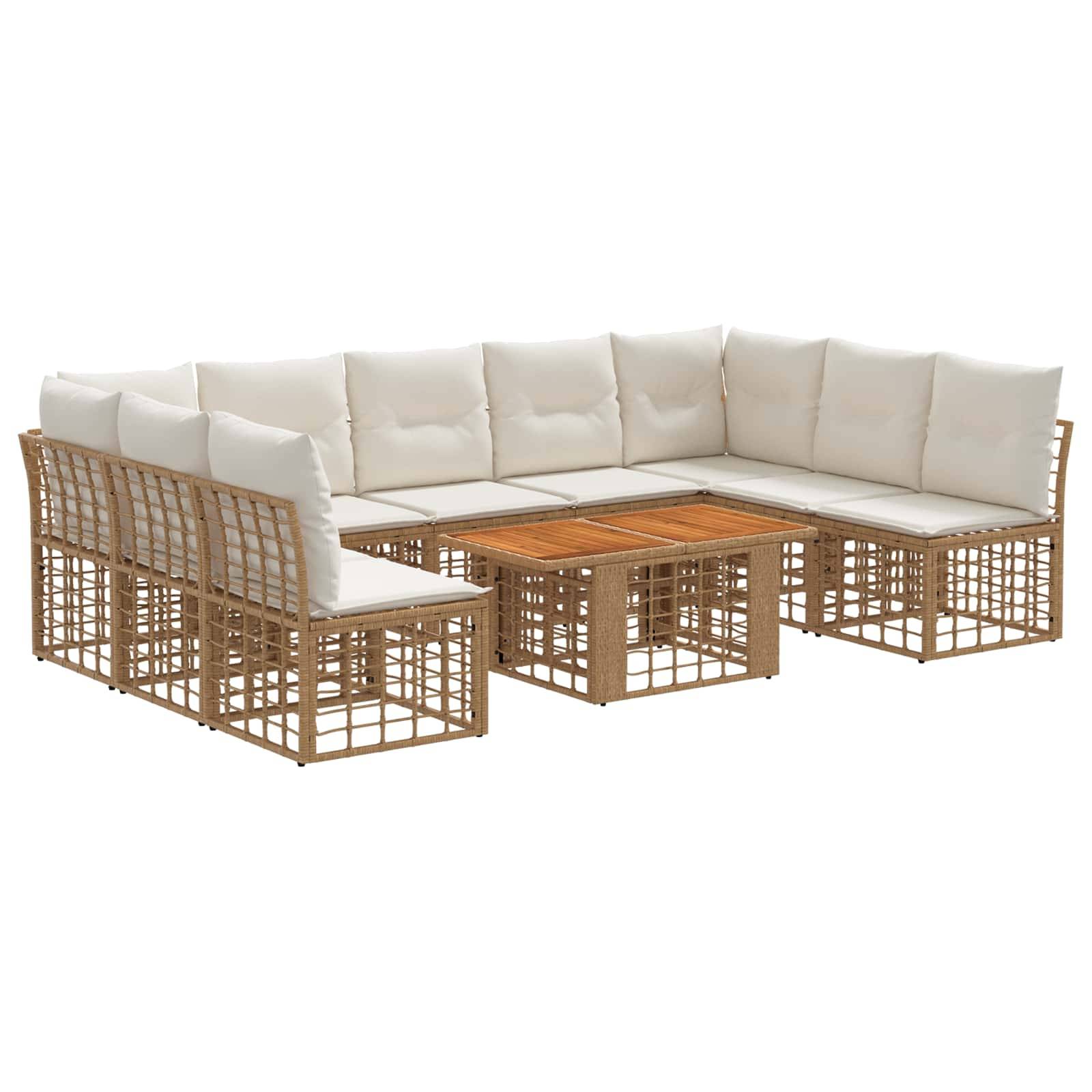 Wickel-Außensektionalsofa mit cremefarbenen Kissen und passendem Holz-Couchtisch, auf weißem Hintergrund dargestellt.