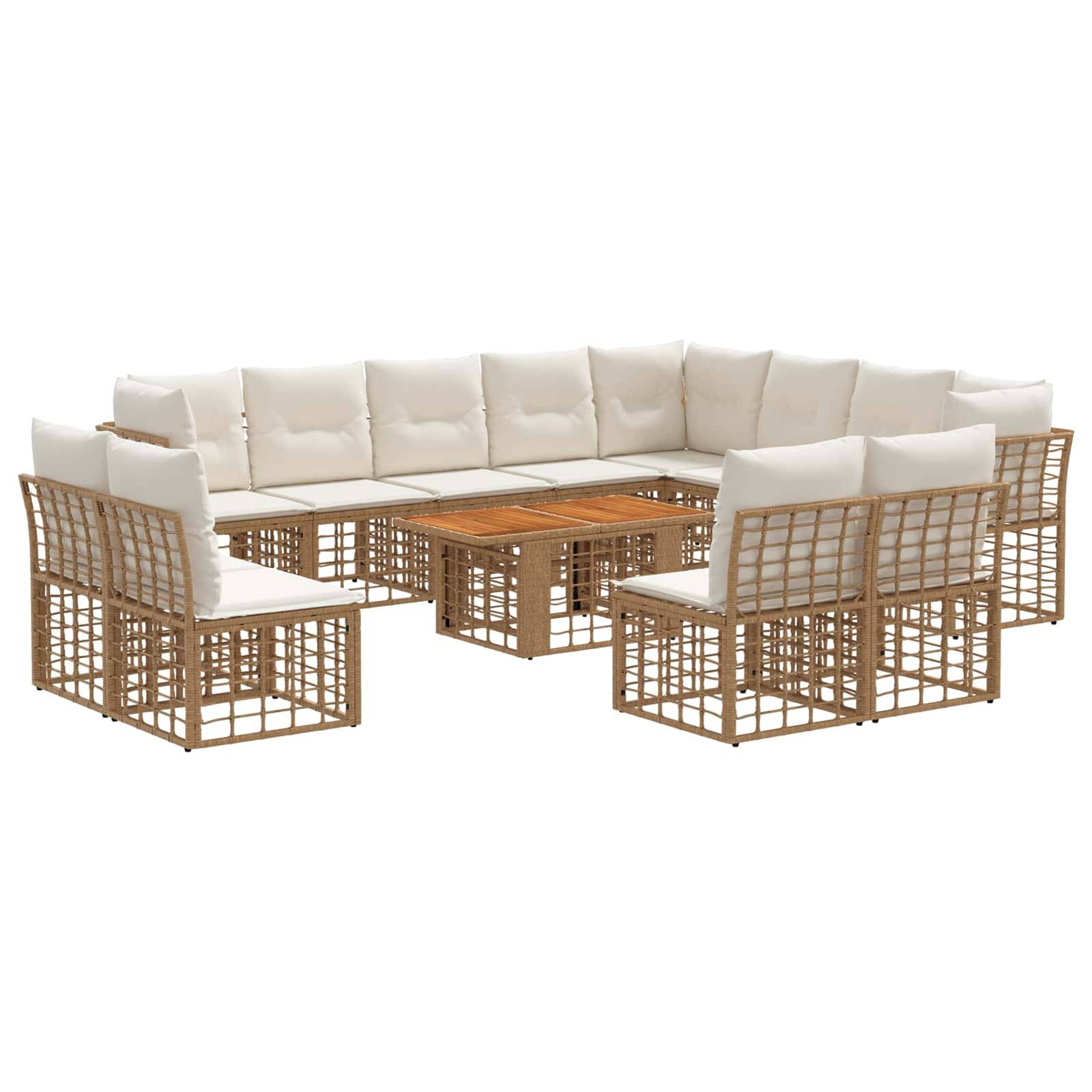 Flechtwerk-Außenbereichs-Sitzmöbel-Set mit weißen Kissen und passenden Holz-Couchtischen auf weißem Hintergrund.