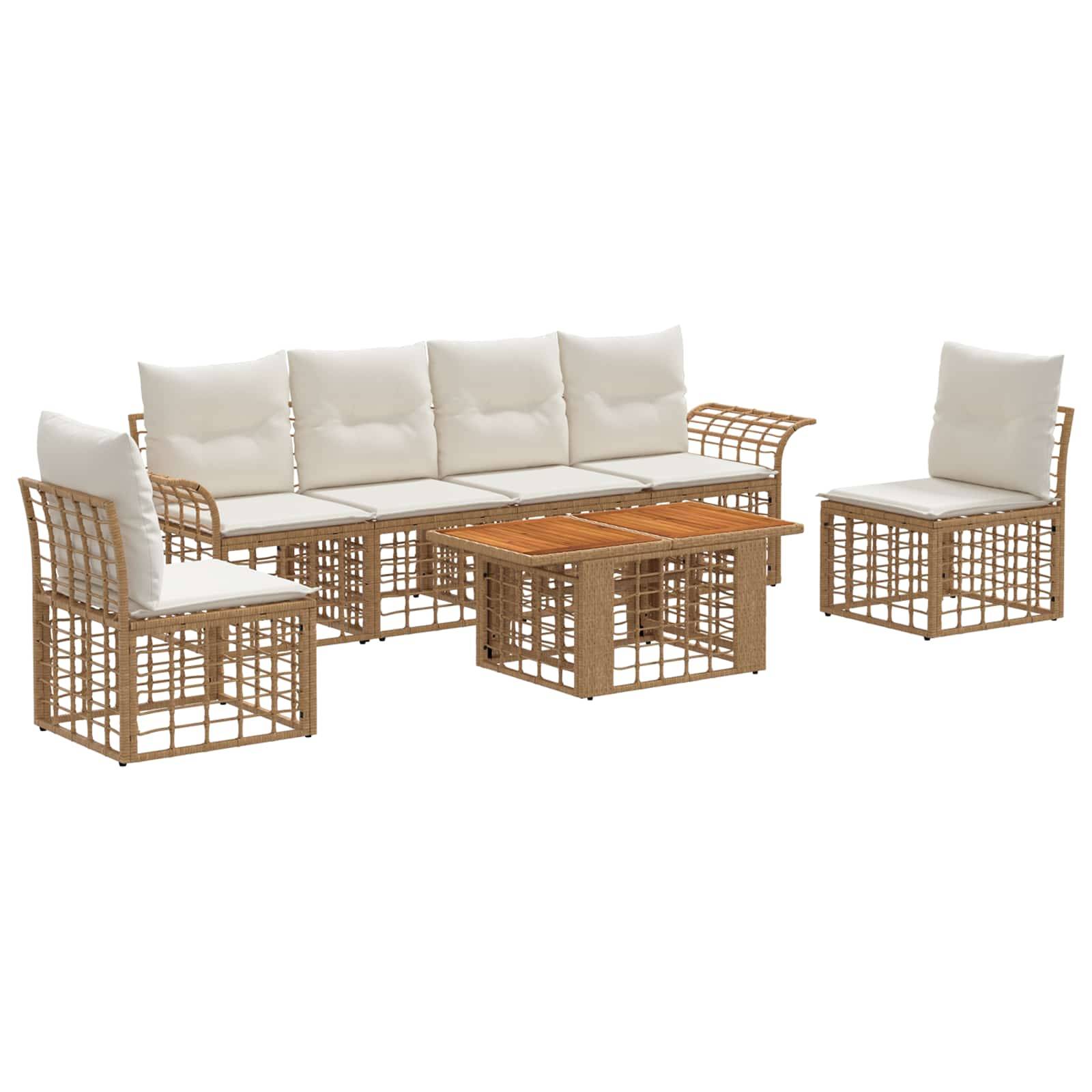 Outdoor-Korbmöbel-Set für die Terrasse mit dreiteiliger Couch, zwei Sesseln und rechteckigem Couchtisch mit weißen Kissen