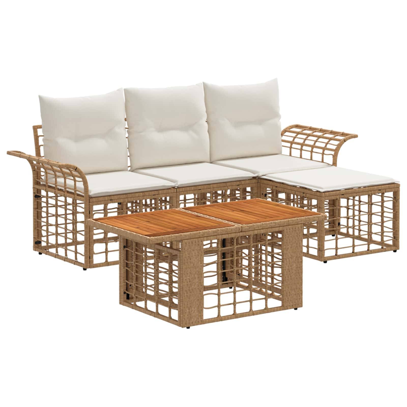 Outdoor-Rattansektionalsofa mit weißen Kissen und passendem Couchtisch mit Holzplatte auf weißem Hintergrund.