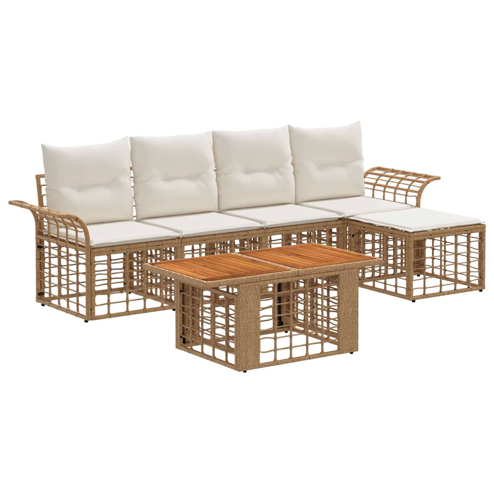 Outdoor-Polyrattan-Ecksofa-Set mit weißen Kissen und passendem Couchtisch mit Holzplatte auf weißem Hintergrund.