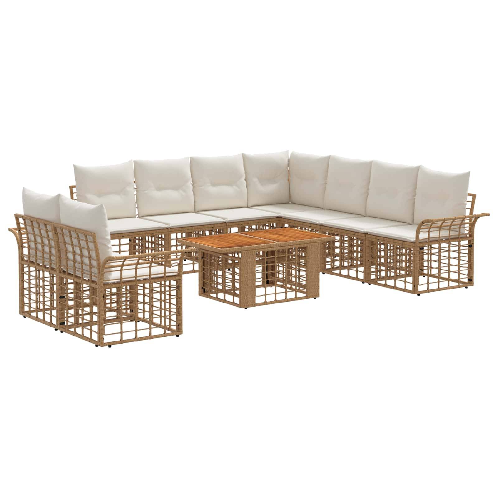 Outdoor-Gartenmöbel aus Rattan mit cremefarbenen Kissen und passendem rechteckigem Couchtisch auf weißem Hintergrund.