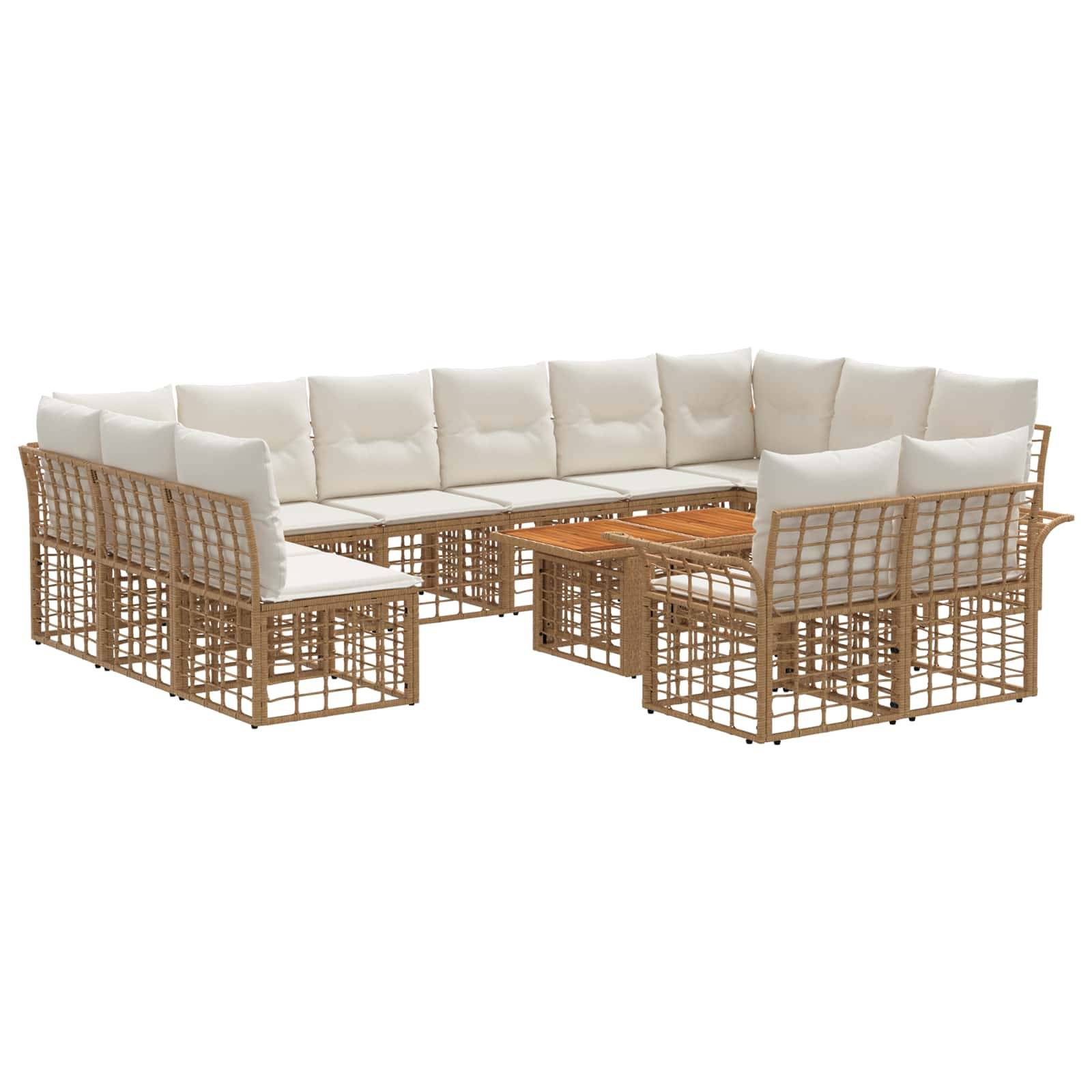 Outdoor-Rattansessel-Eckgarnitur für die Terrasse mit weißen Kissen und zentralem Couchtisch, dargestellt vor weißem Hintergrund.