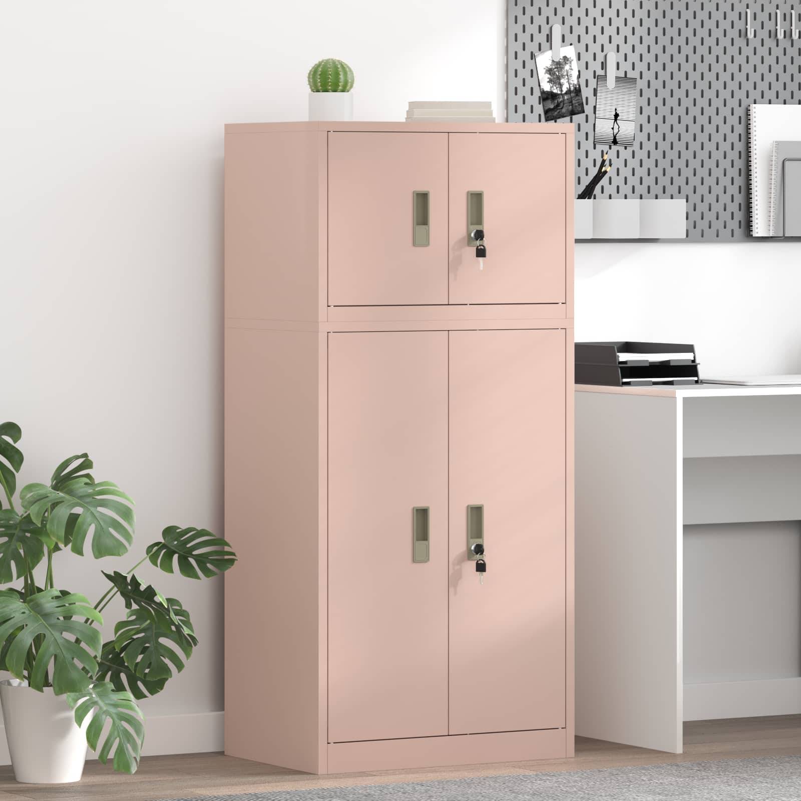 Rosa zweitüriger Lagerschrank mit Schlössern in einem modernen Büro, neben einem Schreibtisch und einer Topfpflanze.