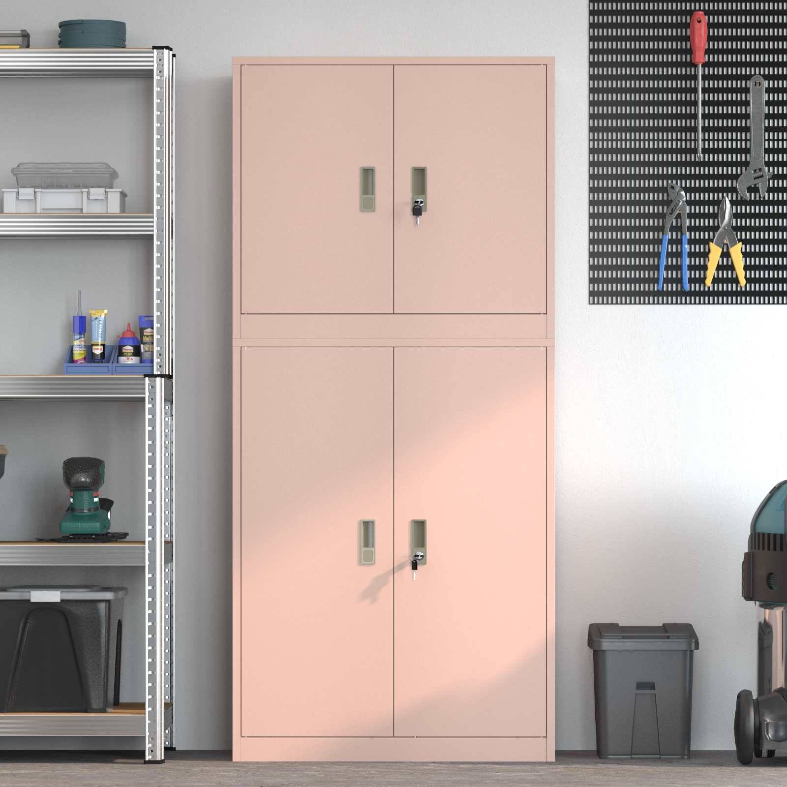 Pinkerner Lagerschrank in einer Garage oder Werkstatt, mit metallenen Regalen voller Materialien auf der linken Seite und einer Werkzeug-Lochplatte auf der rechten Seite.