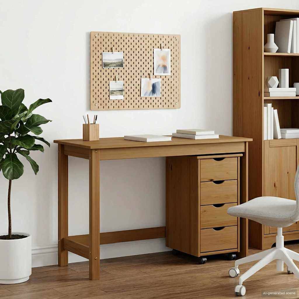 Modernes Homeoffice mit Holzschreibtisch, Schubladeneinheit, Bücherregal, Pflanze und Pinnwand mit ausgestellten Fotos in einem hellen minimalistischen Raum.