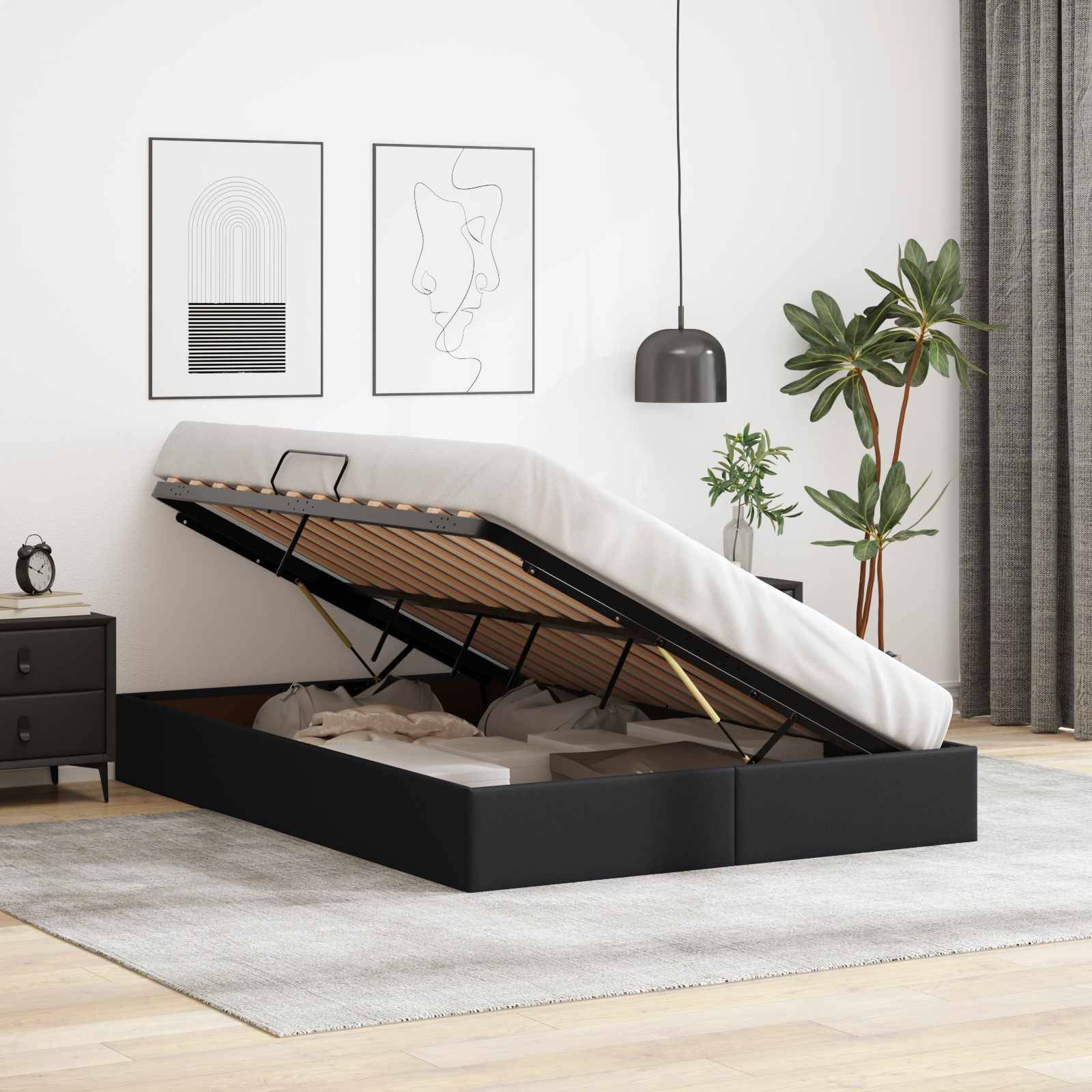 Modernes Bettgestell mit aufklappbarem Speicherboden in einem minimalistischen Schlafzimmer, angehoben, um das darunter liegende Lagerfach unter der Matratze freizulegen.