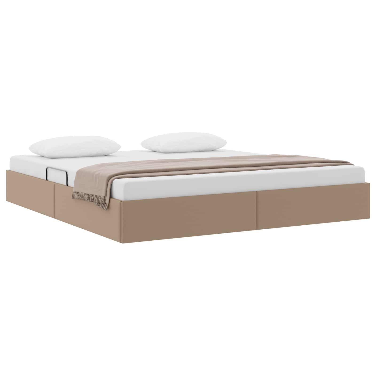 Modernes beige Plattformbett mit weißer Matratze, zwei Kissen und einer gefalteten Wurfdecke auf weißem Hintergrund.