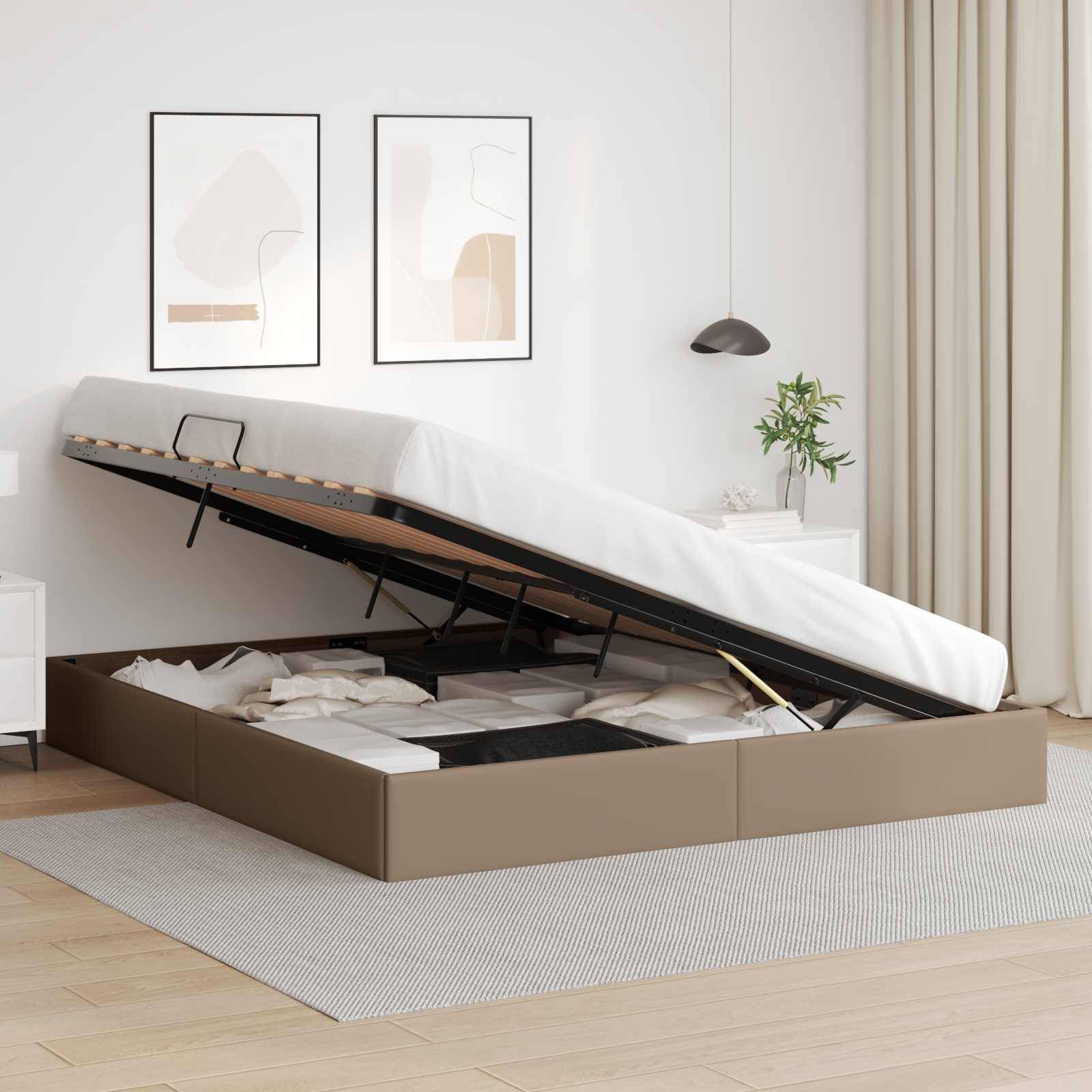 Bett mit hochklappbarer Matratze, das Unter-Bett-Speicherkompartimente in einem minimalistischen Schlafzimmer offenbart.