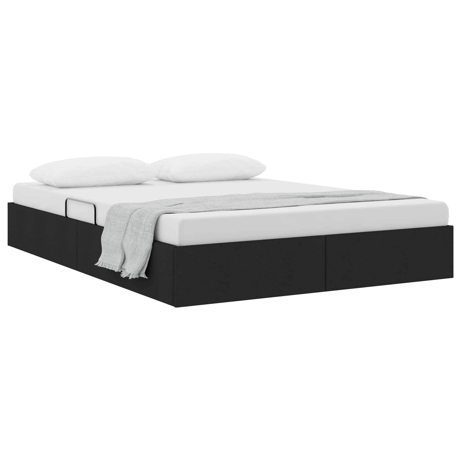 Modernes schwarzes Plattformbett mit weißer Matratze, zwei Kissen und grauer Wurf-Decke auf weißem Hintergrund.