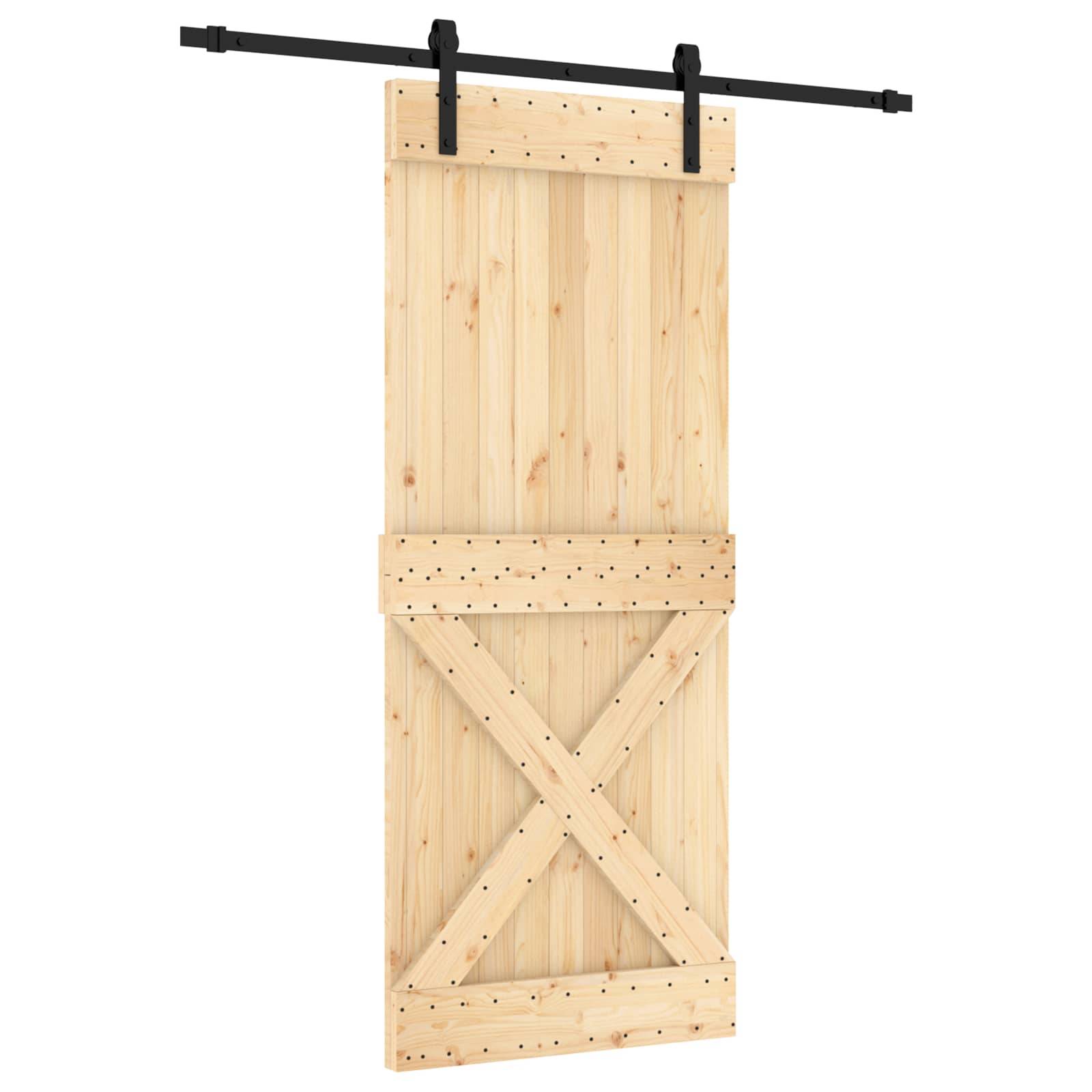 Holzschiebescheunentor mit diagonalen Kreuzstreben-Paneelen und schwarzer Metallschienenbeschlag oben.