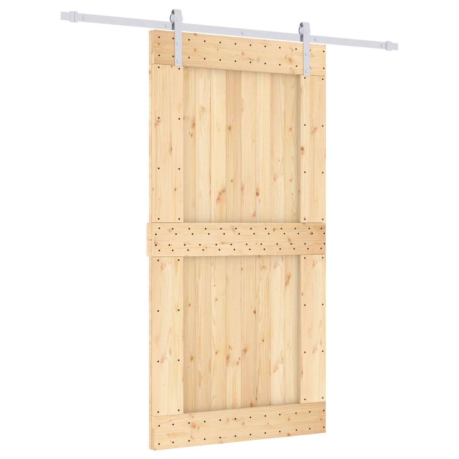 Helles Holz-Schiebescheunentür mit oben montierter Schiene und schwarzem Beschlag, geschlossen vor weißem Hintergrund dargestellt.