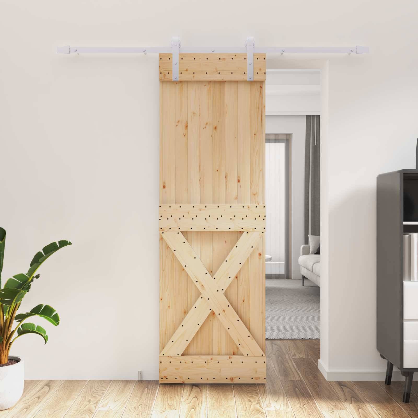 Rustikale Schiebetür im Scheunenstil aus Holz, offen in einem hellen modernen Wohninterior, das ein Schlafzimmer oder Wohnzimmer dahinter enthüllt.