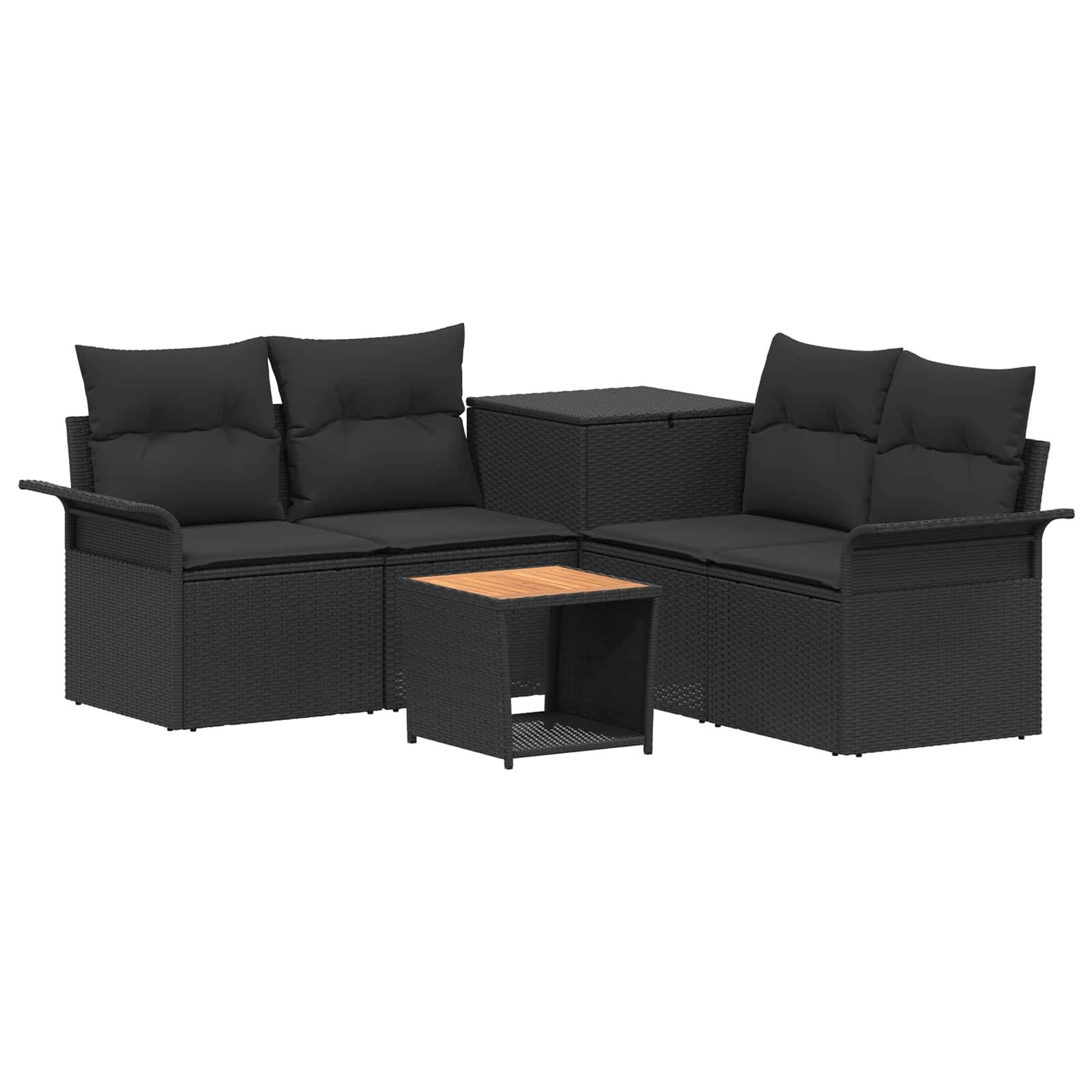 Schwarze Gartenterrassen-Eckgarnitur mit Kissen, Eckentisch und kleinem Couchtisch mit Holzplatte auf weißem Hintergrund.