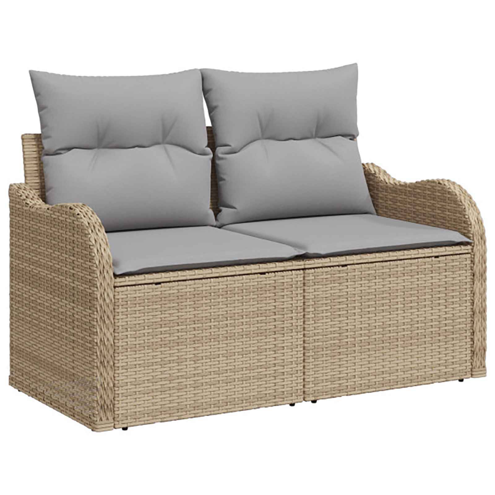 Beige gewebtes Outdoor-Liebessofa mit zwei grauen Sitzkissen und zwei grauen Rückenkissen auf weißem Hintergrund.