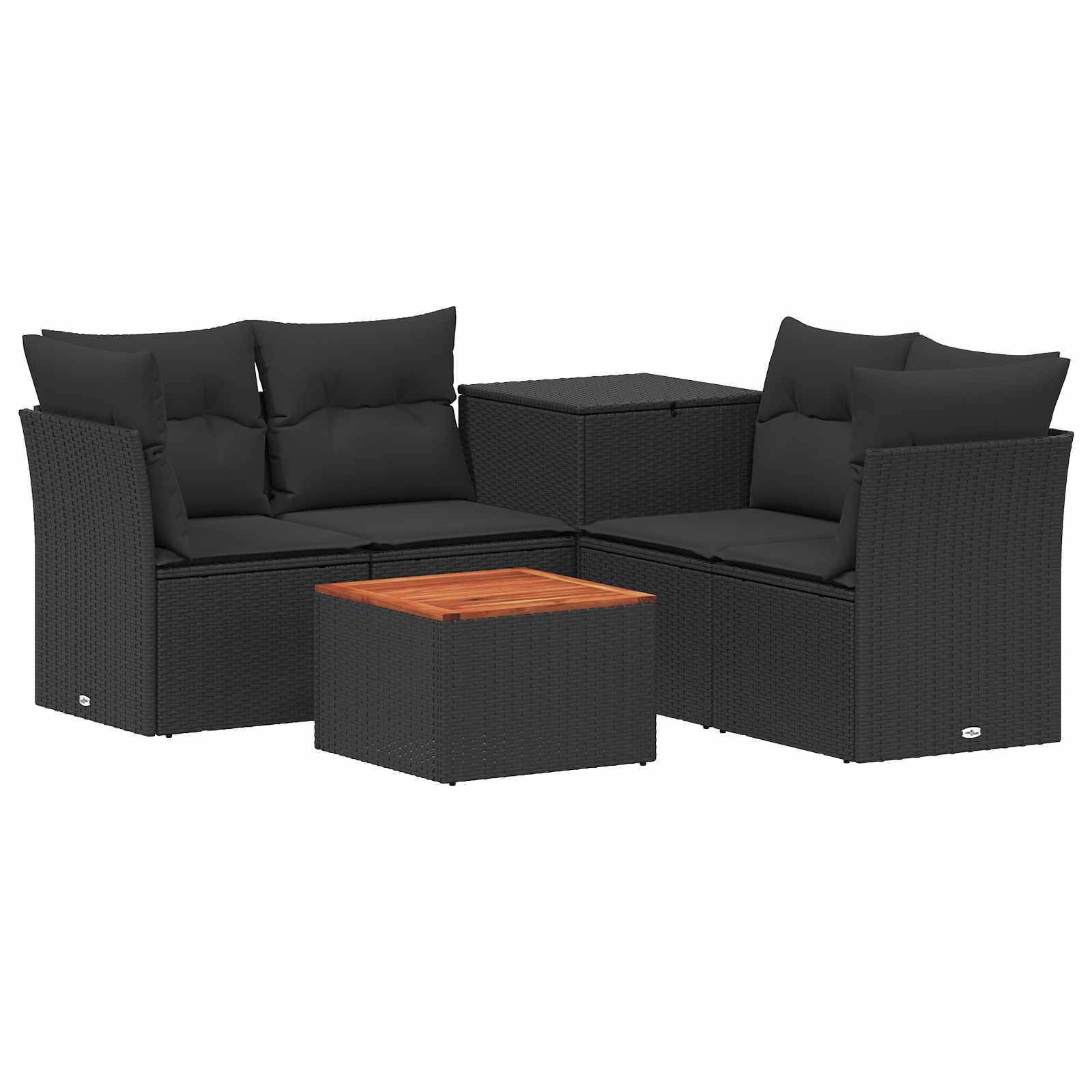 Schwarzes Rattangeflecht-Außensofa-Set mit zwei Zweisitzern, Ecktisch und kleinem Couchtisch mit Holzoberfläche auf weißem Hintergrund