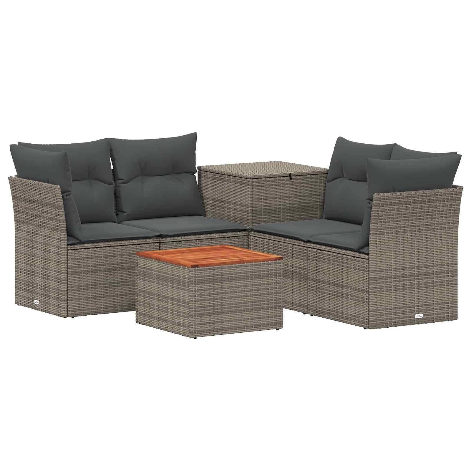 Outdoor-Rattangarnitur für die Terrasse mit zwei gepolsterten Sesseln, passendem Beistelltisch und quadratischem Couchtisch mit Holzplatte