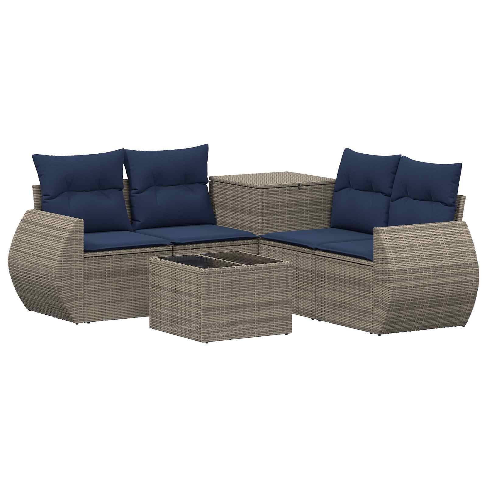 Outdoor-Rattangarnitur für Terrasse mit zwei blaugepolsterten Zweisitzern, quadratischem Tisch und passendem Aufbewahrungsbox auf weißem Hintergrund.