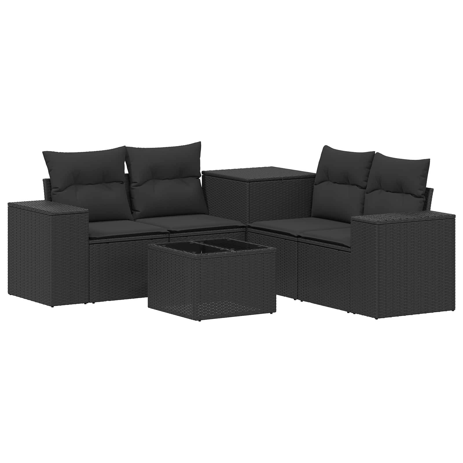 Schwarzes Rattan-Außensofa-Set mit vier Sitzplätzen, zwei Ecktischen und einem zentralen Couchtisch auf weißem Hintergrund.
