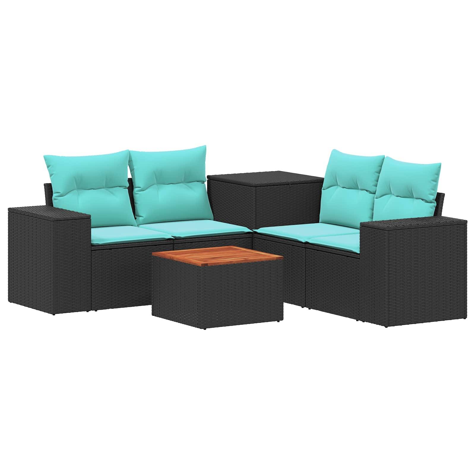 Schwarzes Gartensektionalsofa aus Rattan mit türkisen Kissen, einschließlich eines niedrigen quadratischen Couchtisches und Beistelltischen auf weißem Hintergrund.