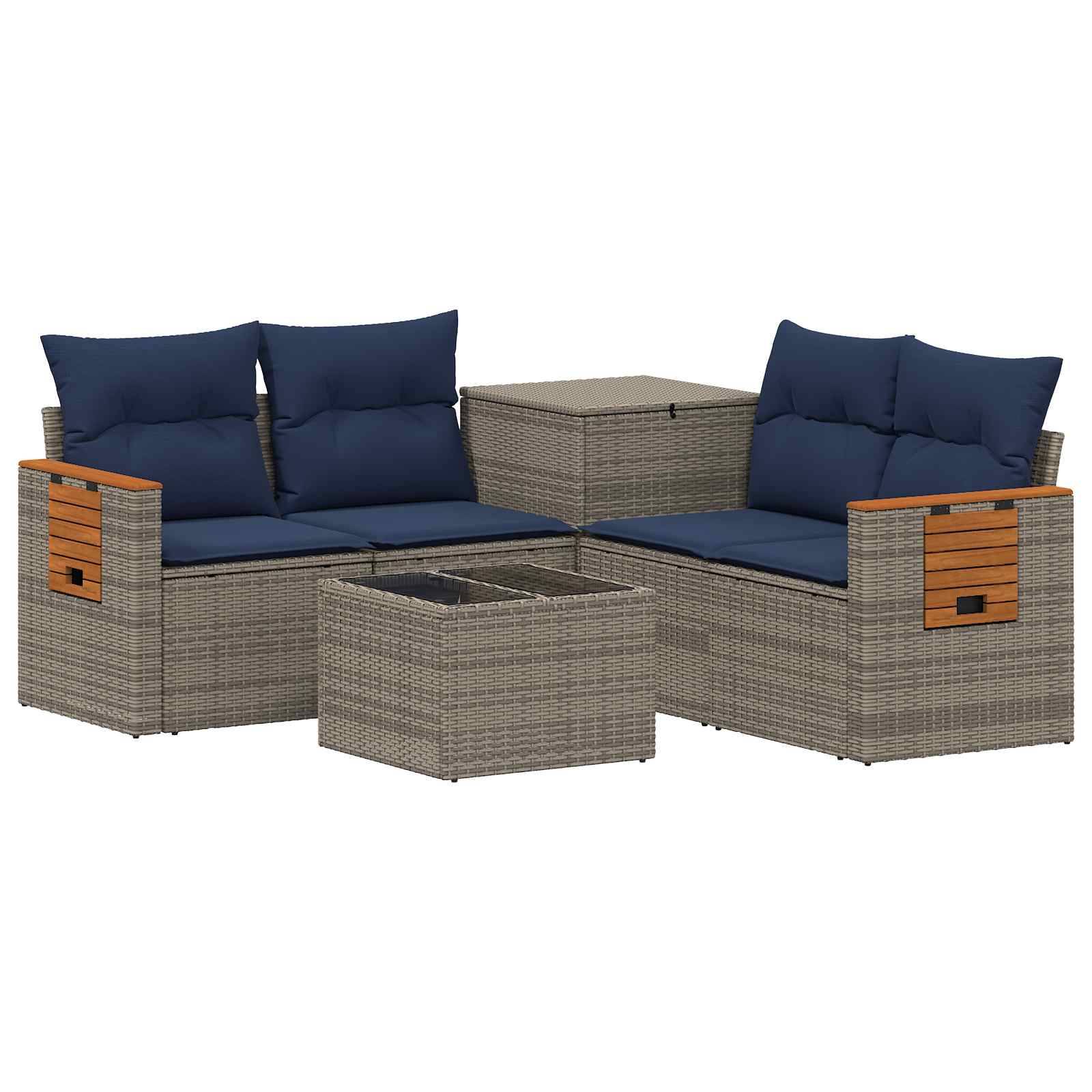 Outdoor-Rattan-Terrassenelement mit zwei Sofas mit marineblauen Kissen, passendem Ottomane/Tisch und einer Aufbewahrungsbox