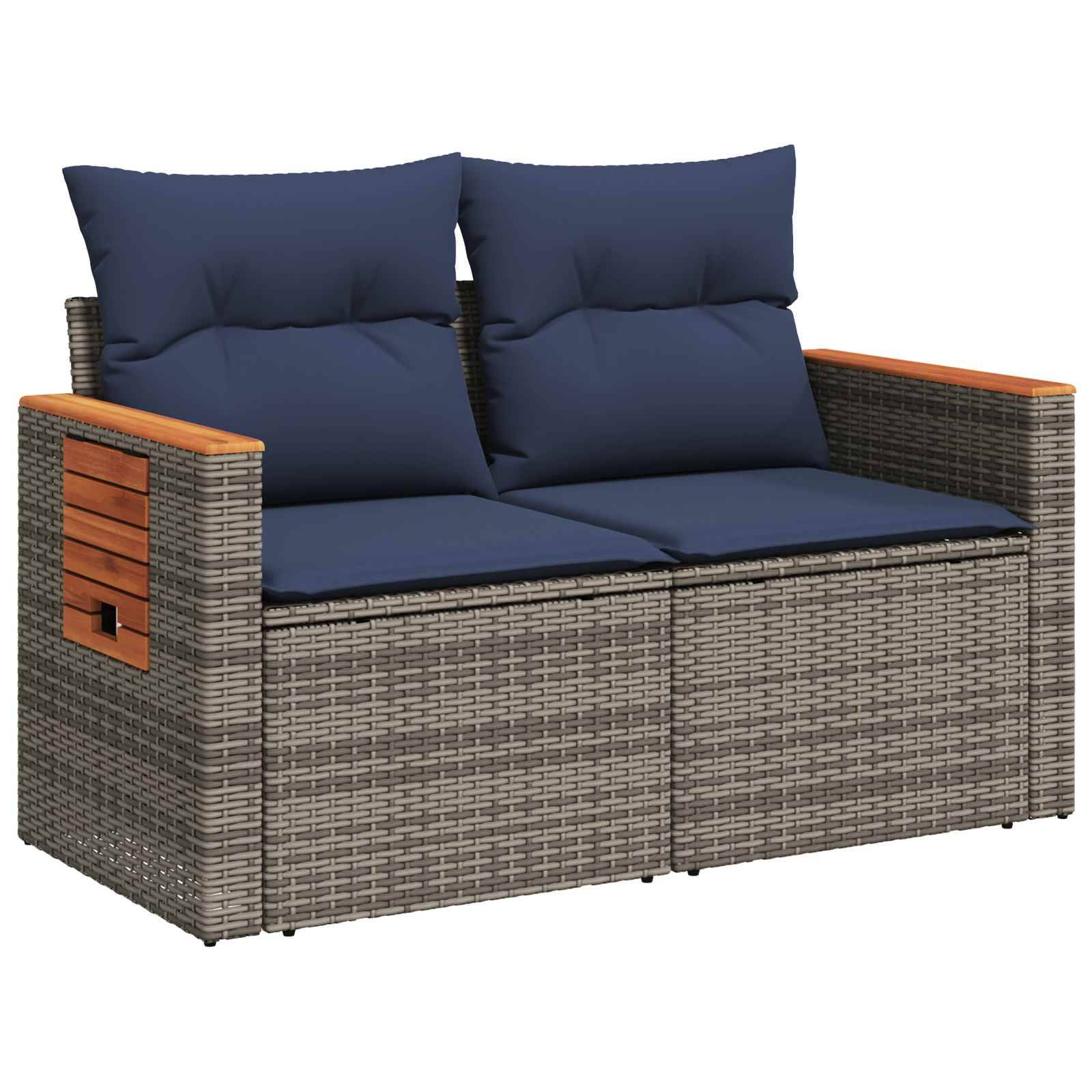 Zweisitziges Outdoor-Polyrattan-Liebessitz mit dunkelblauem Polster und Holz-Akzent-Armlehnen auf weißem Hintergrund.