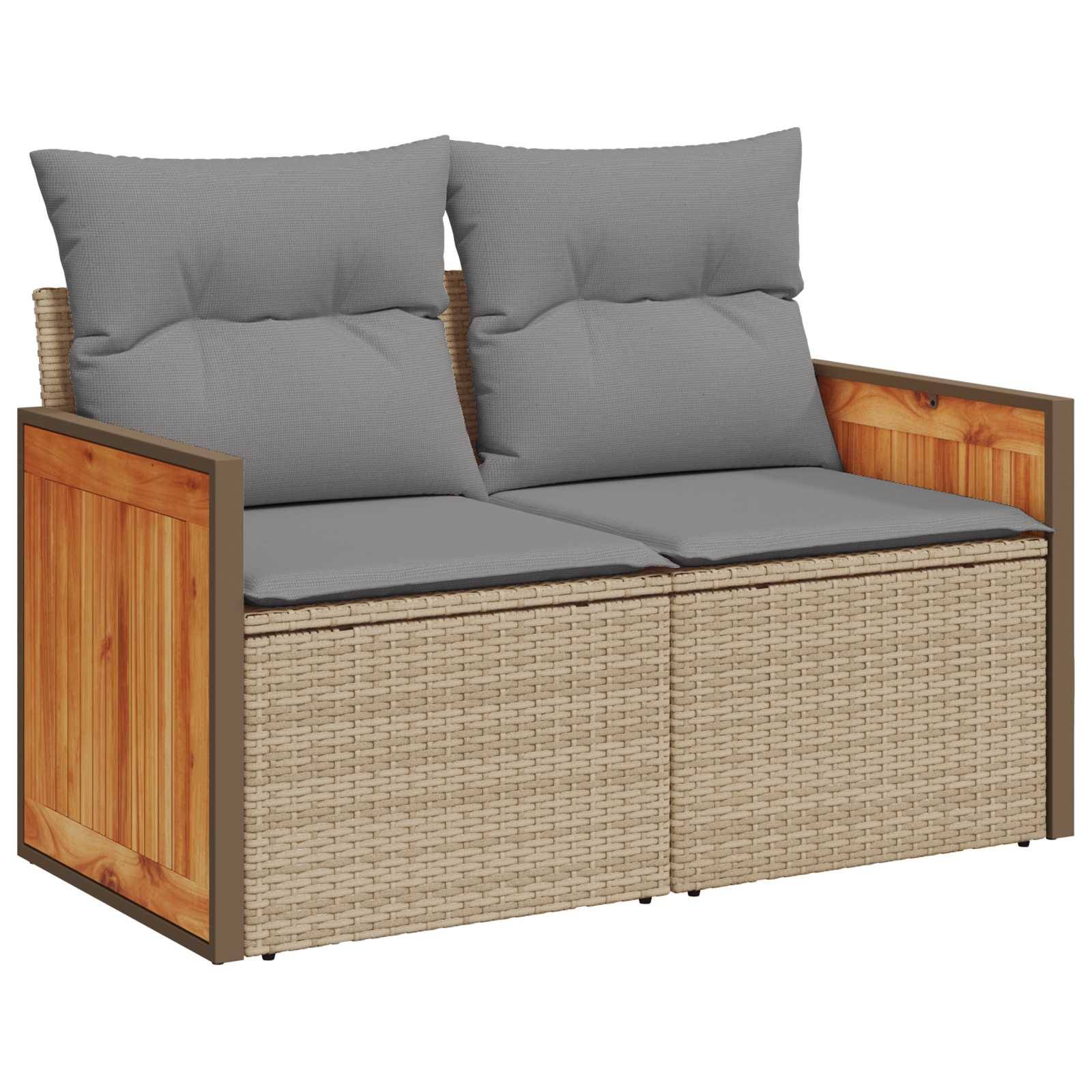 Zweisitzer-Außensofa mit grauen Kissen, wickelstrukturierter Basis und Holzseitenpanelen auf weißem Hintergrund.
