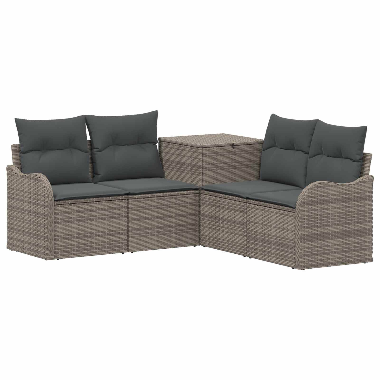 Outdoor-Rattanlounge-Set mit dunklen Kissen und passendem Stauraum-Tisch in der Mitte.