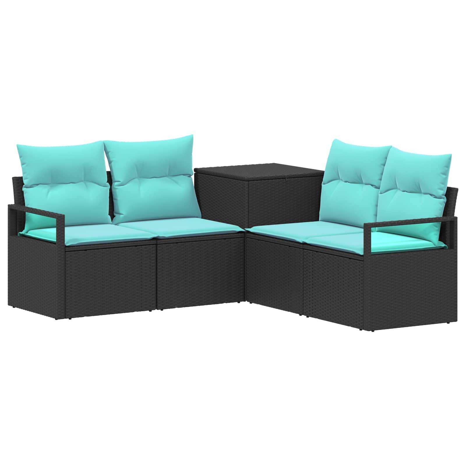 Schwarzes Rattangeflecht-Terrassensektionalsofa mit türkisfarbenen Kissen und passendem Ecktisch, in L-Form auf weißem Hintergrund angeordnet.