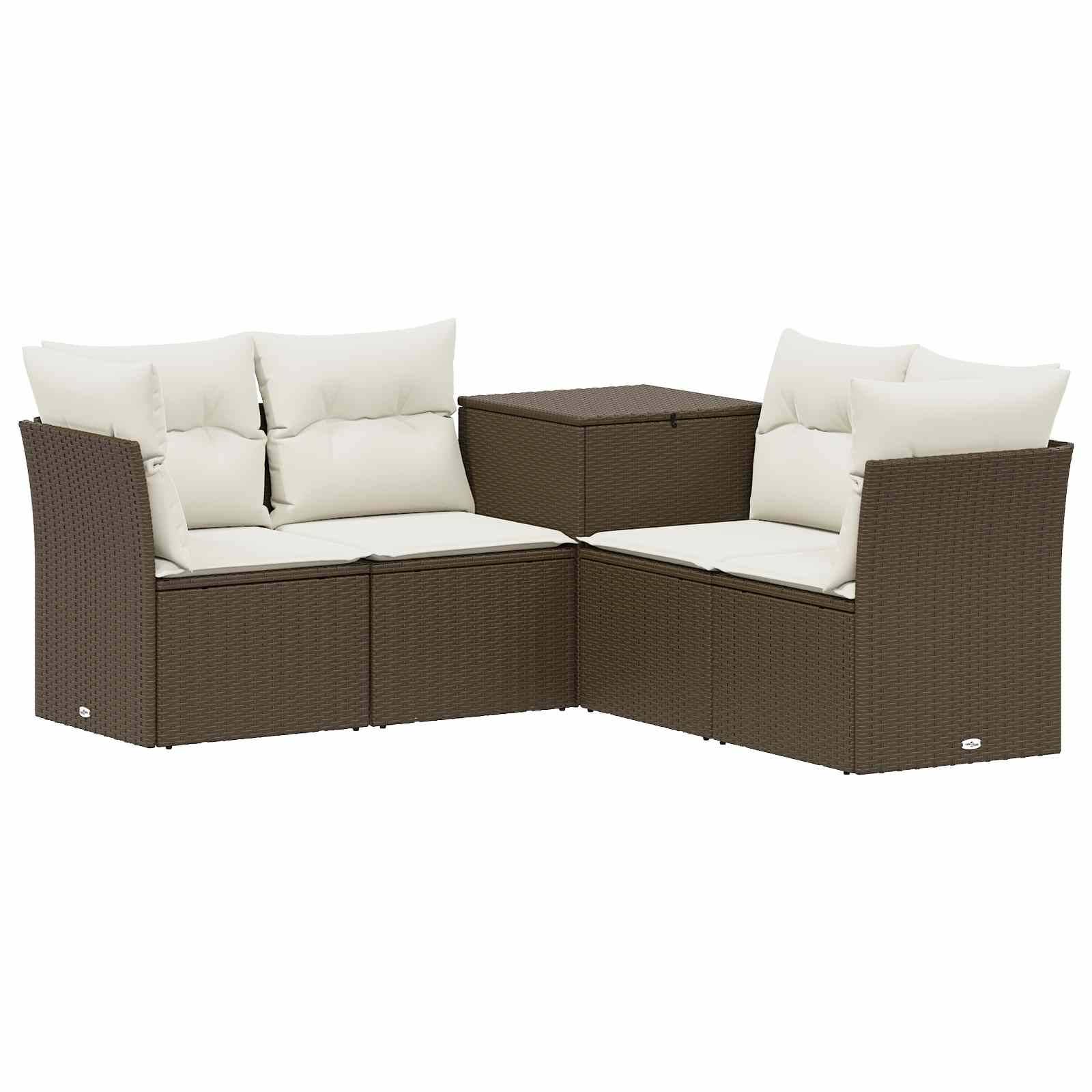 Braunes Polyrattan-Patio-Ecksofa mit weißen Kissen und passendem Ecktisch, auf weißem Hintergrund dargestellt.