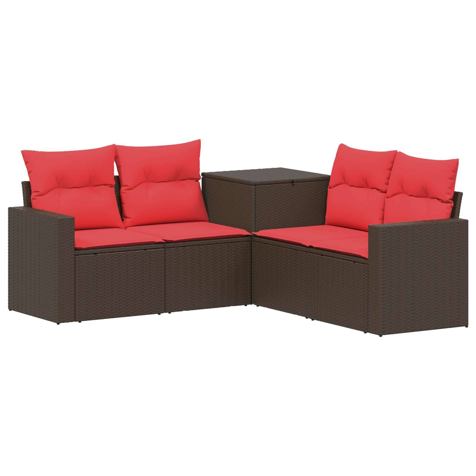 Braune Rattan-Gartensektionalcouch mit roten Kissen und passendem Ecktisch auf weißem Hintergrund.
