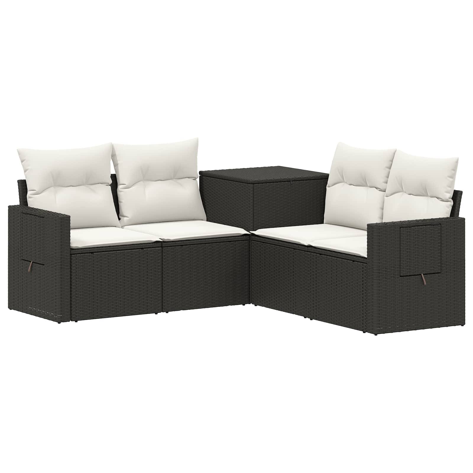 Dunkles Geflecht-Außensektionalsofa mit weißen Kissen und passendem Ecktisch auf weißem Hintergrund.