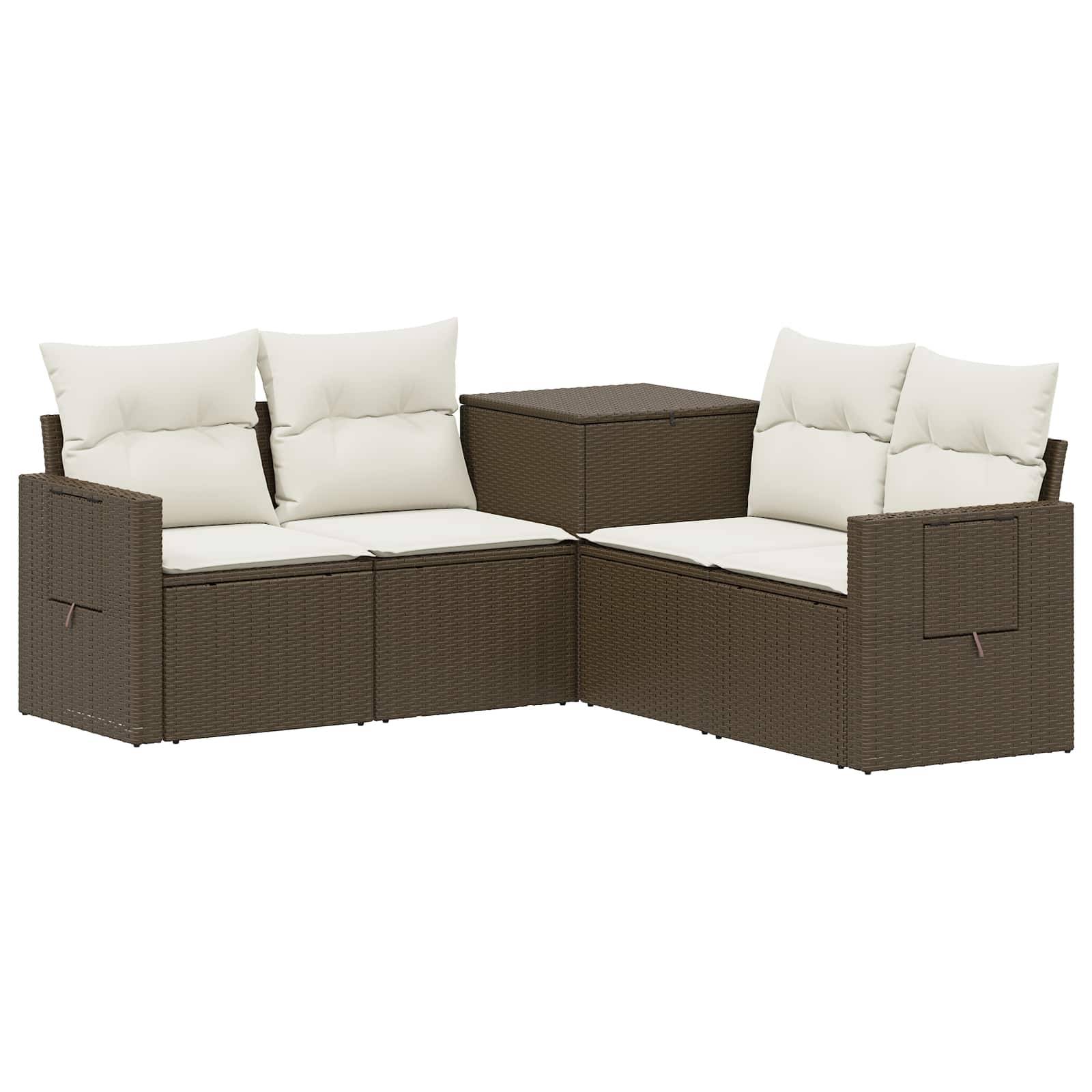 Braunes Rattanoutdoor-Ecksofa mit cremefarbenen Kissen und passendem Ecktisch
