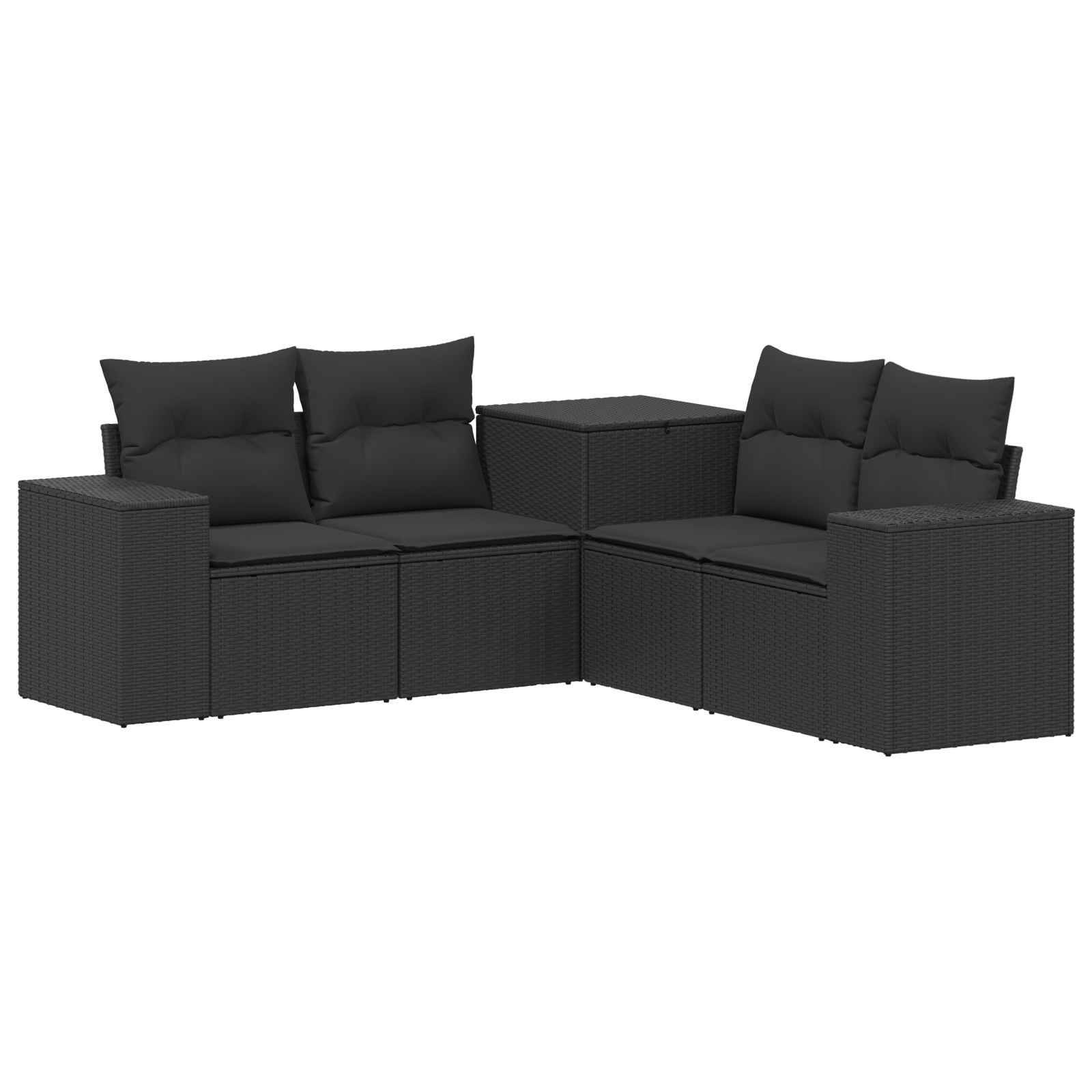 Schwarzes Outdoor-Rattansektor-Sofa mit Kissen und einem zentralen Eckentisch, gezeigt auf weißem Hintergrund.